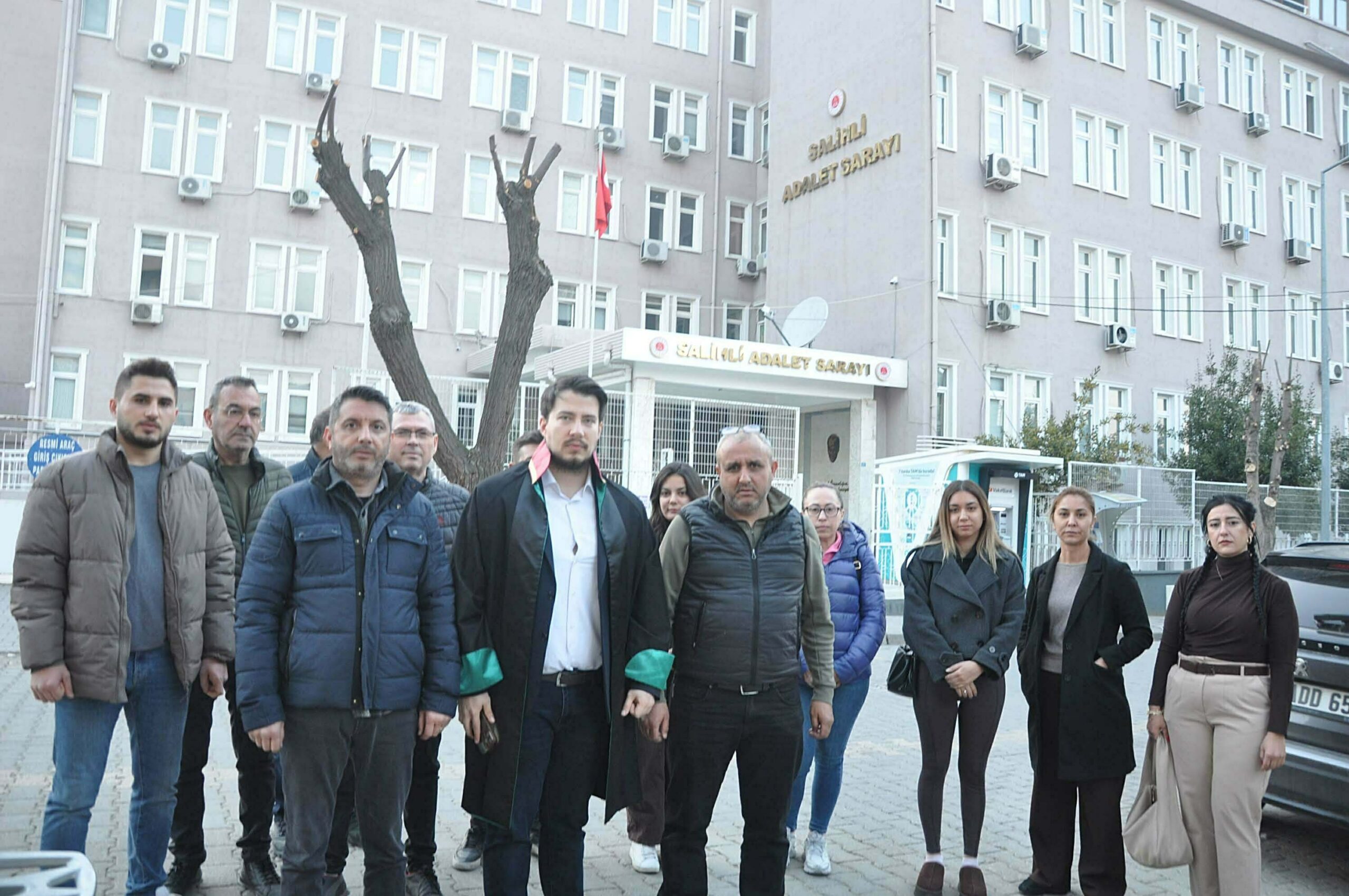 Manisa'da Beyaz Eşya Mağazası Mağdurları İsyan Etti
