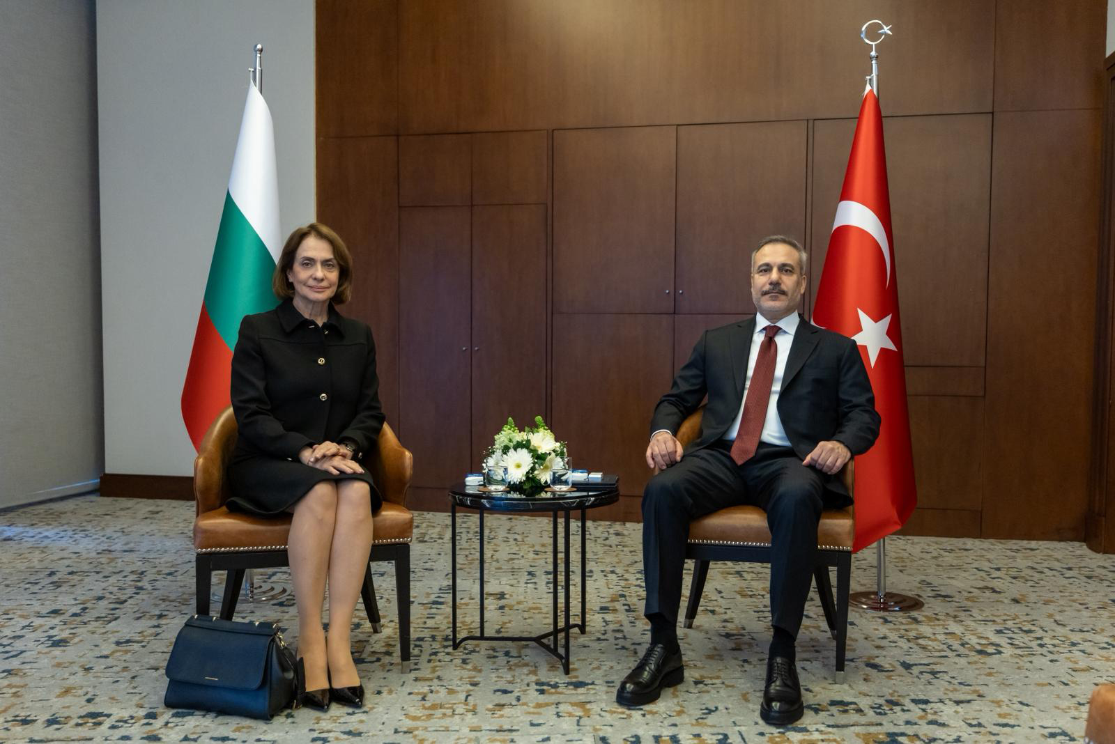 Hakan Fidan ve Nadezhda Neynski İstanbul'da Buluştu