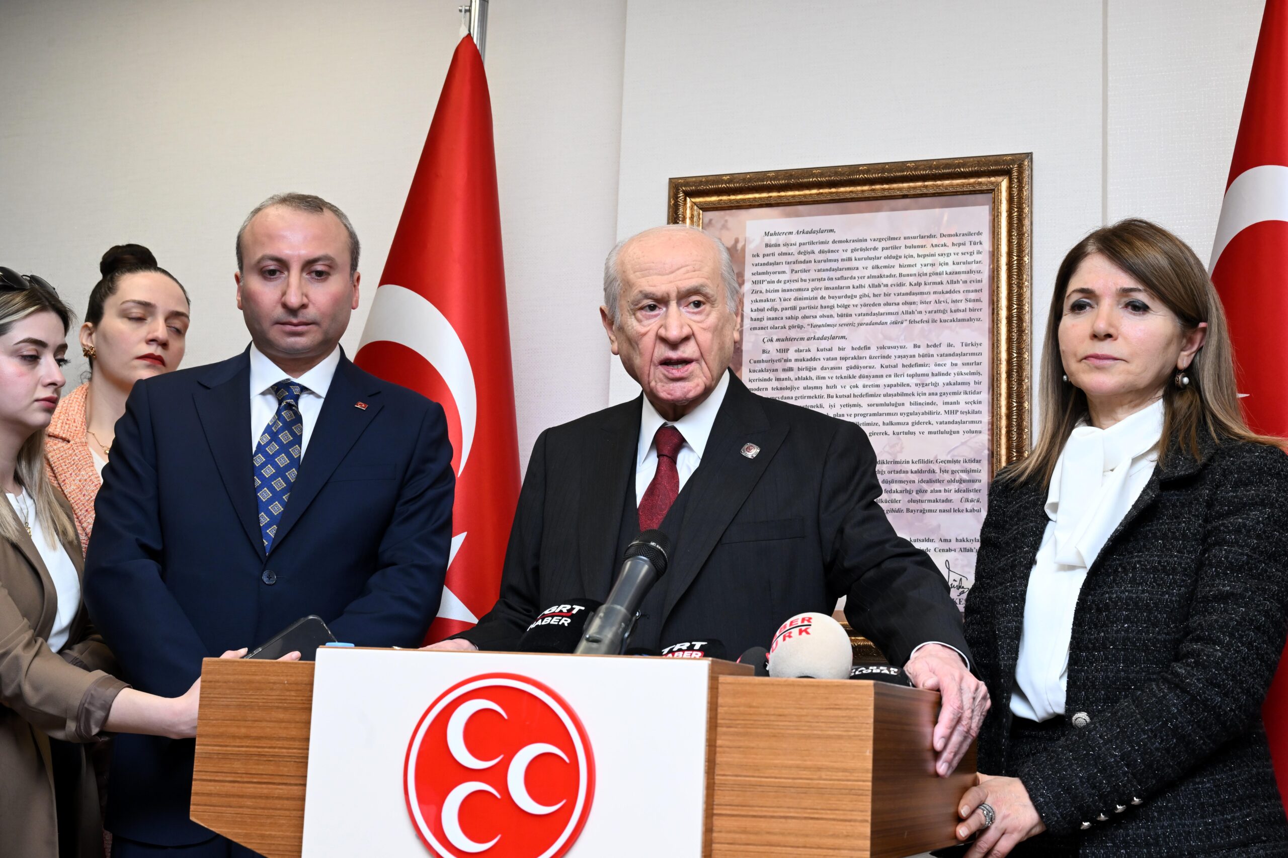 Bahçeli: İstifa Küskünlük Değil, Akademik Kariyer Sebebiyle Gerçekleşti