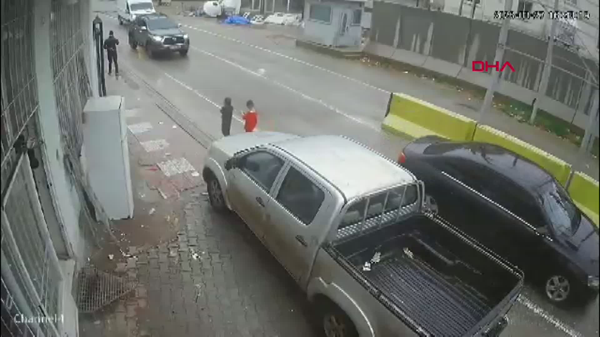 Şırnak'ta Yola Fırlayan Çocuk Kazadan Kurtuldu