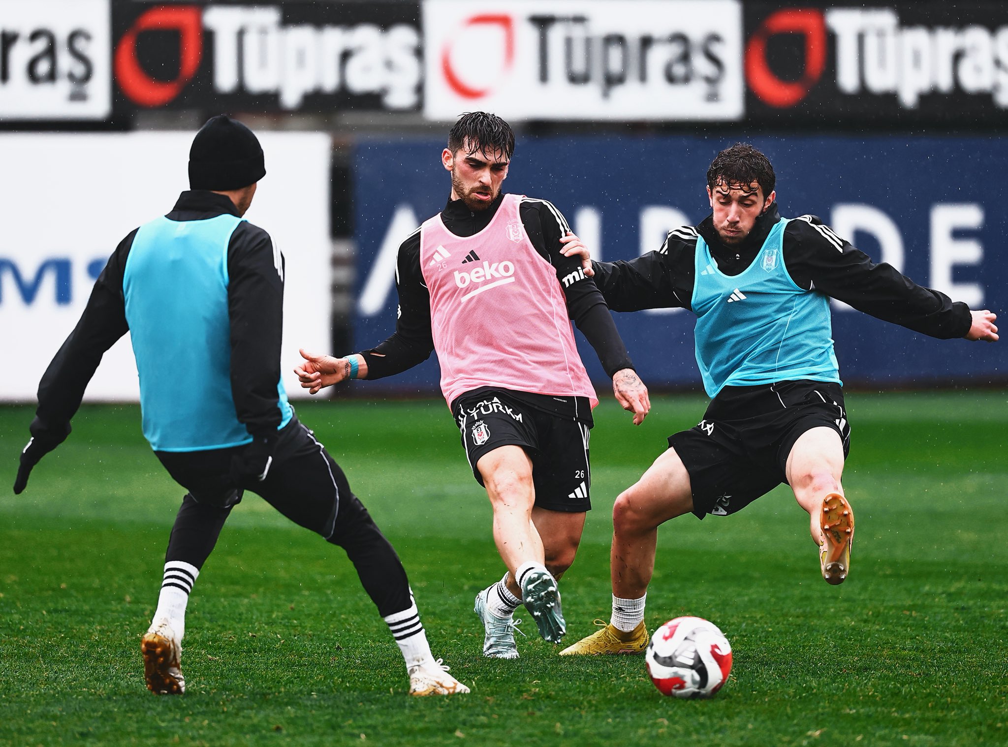 Beşiktaş, Fenerbahçe Maçı Hazırlıklarına Çift Antrenmanla Devam Etti