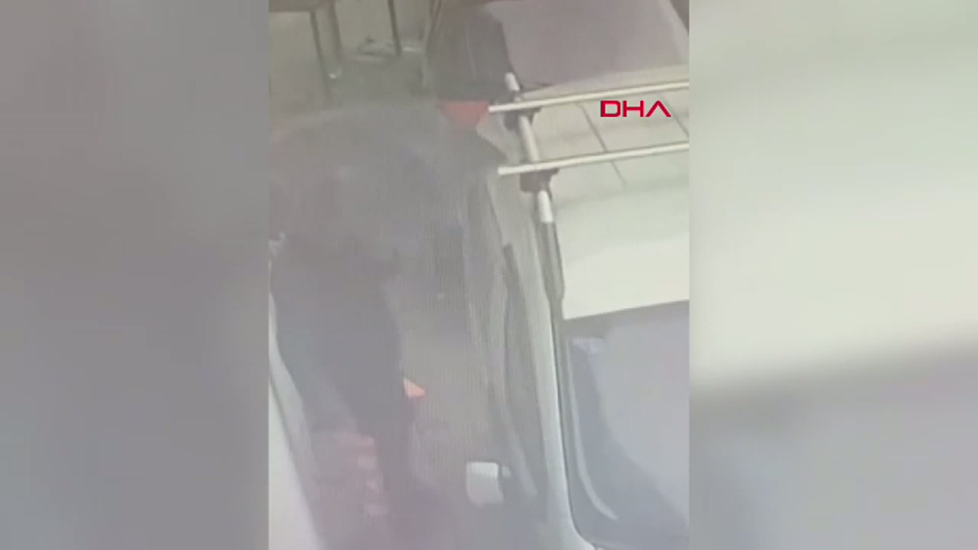 Bursa'da Park Halindeki Araçlardan Hırsızlık Yapan Şüpheli Tutuklandı