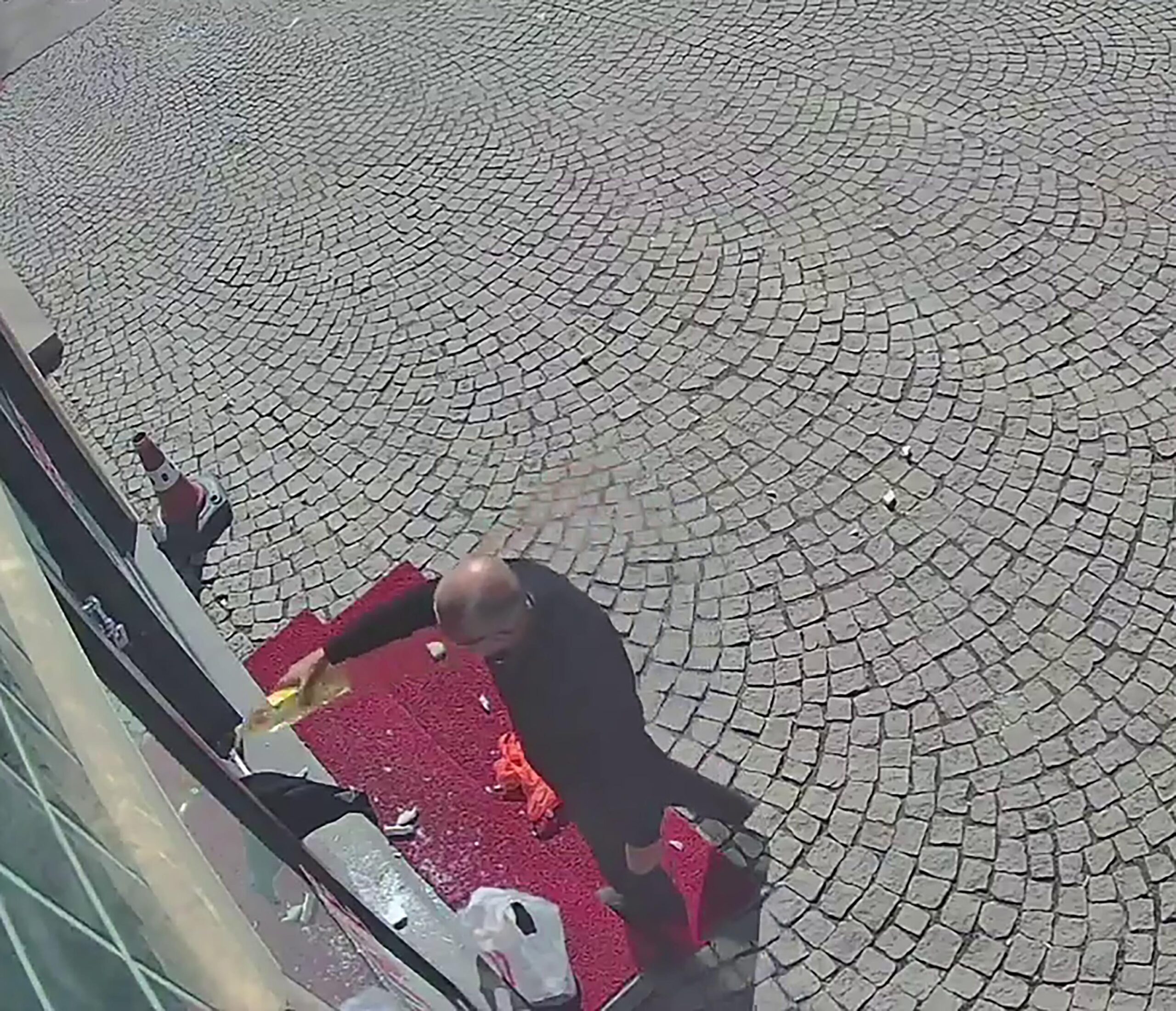 Eczacıyı Gözaltına Alan Şok Olay: Eczaneyi Yakmaya Çalıştı