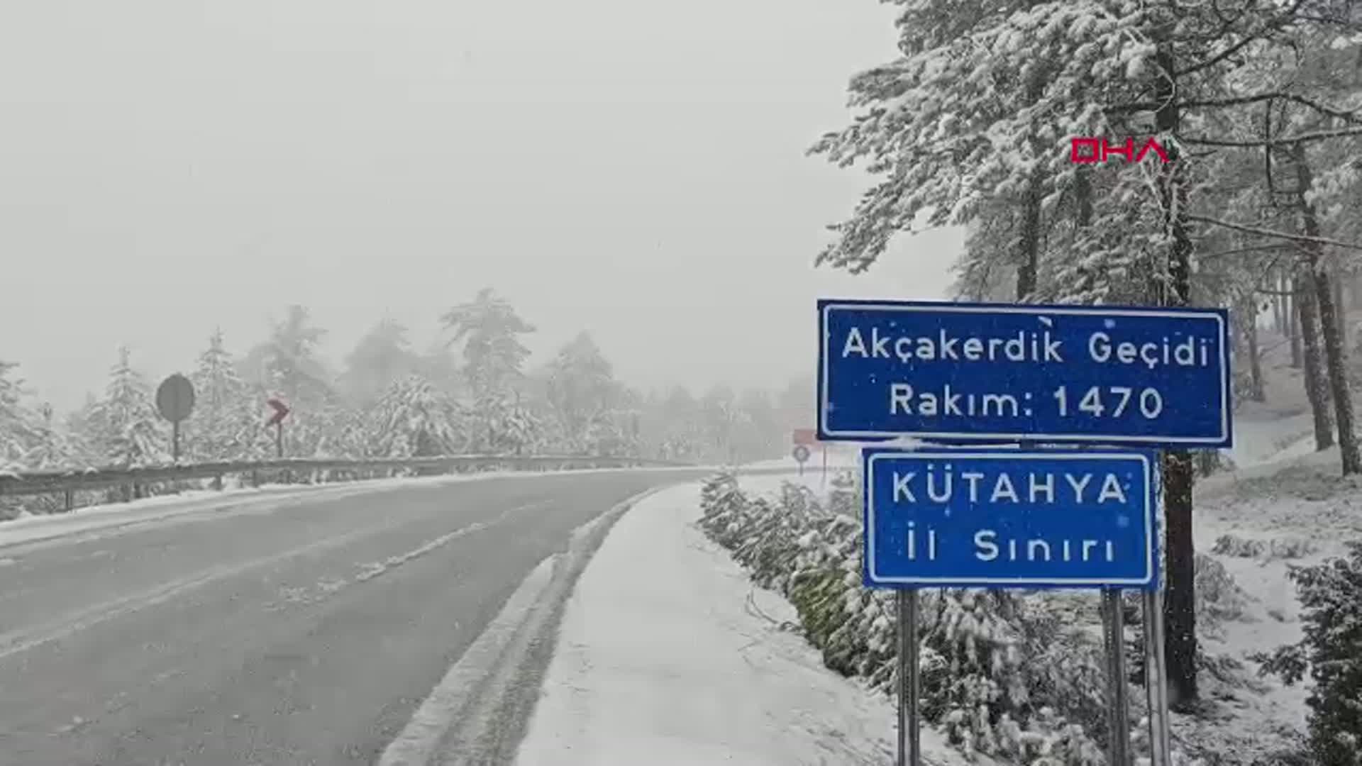 Manisa'nın Demirci İlçesinde Yüksek Kesimlere Kar Yağışı Düştü