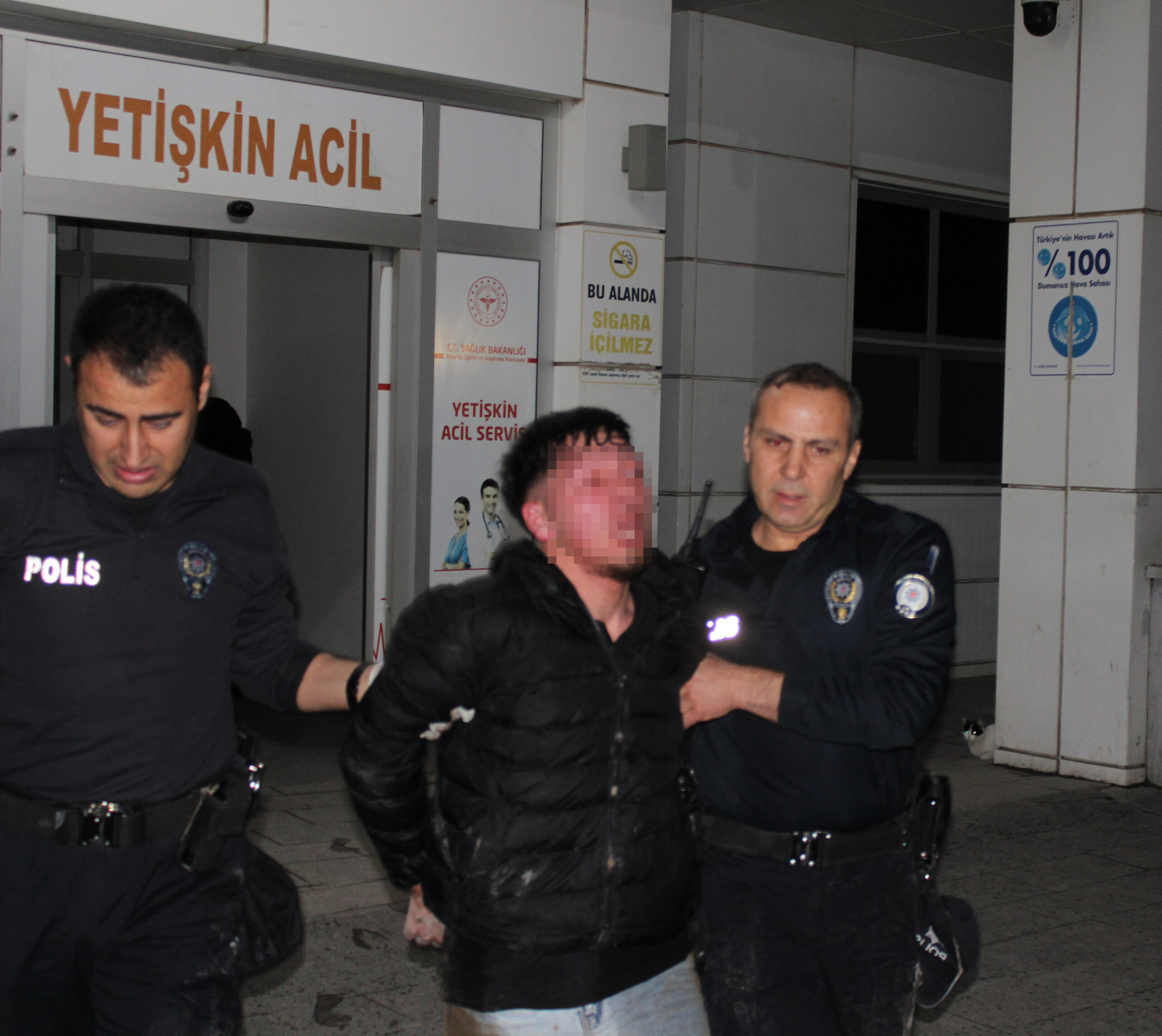Aksaray'da Bıçaklı Saldırı: Annesinin Erkek Arkadaşına İki Kez Saldırdı