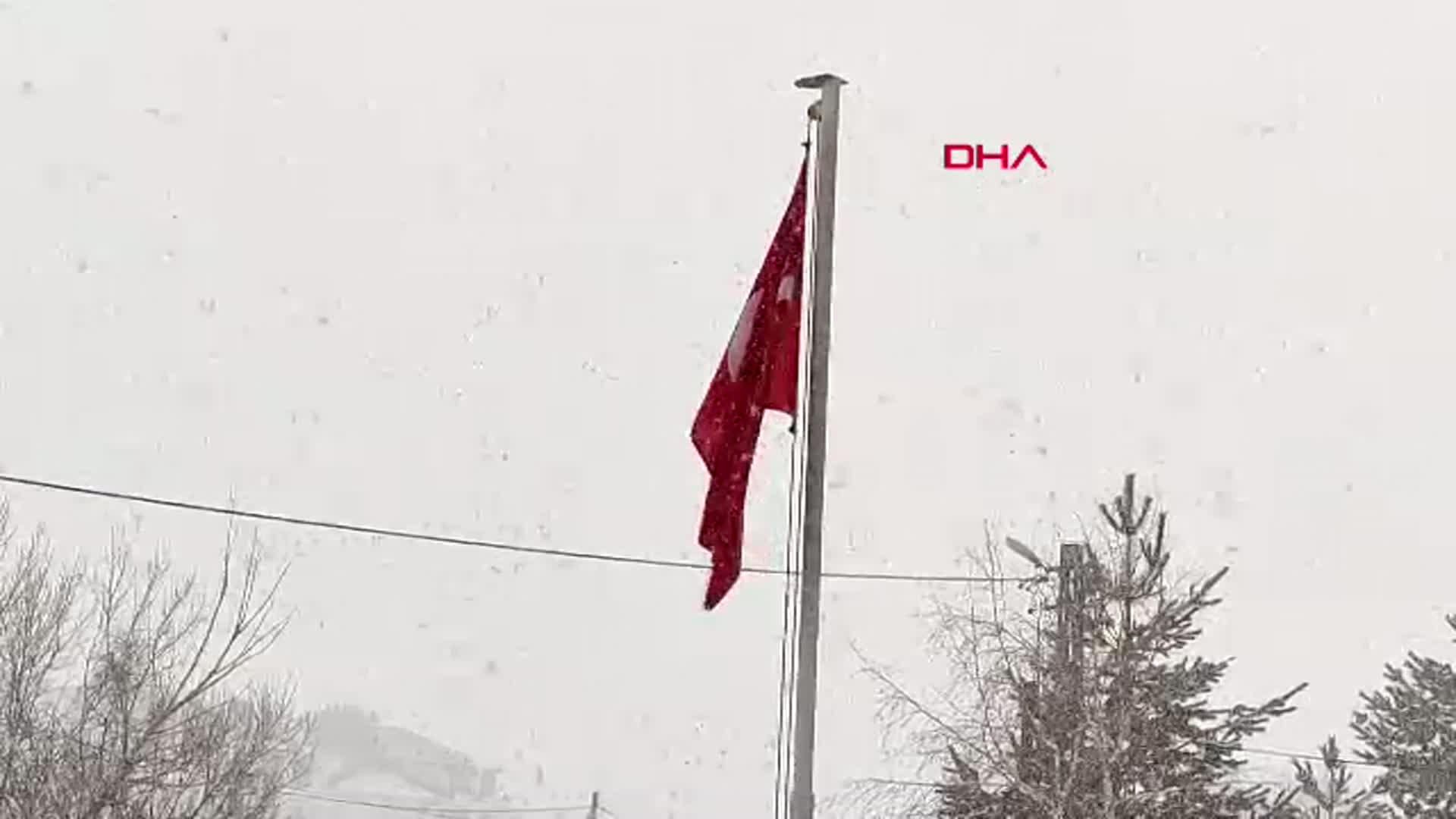 Bingöl'ün Karlıova İlçesinde Kar Yağışı Etkisini Gösterdi