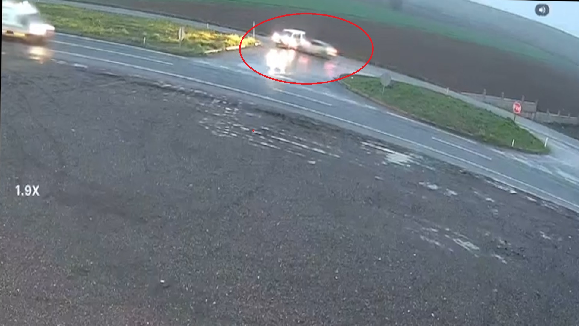 Diyarbakır'da Otomobil ve Hafif Ticari Araç Çarpıştı: 1'i Ağır 4 Yaralı