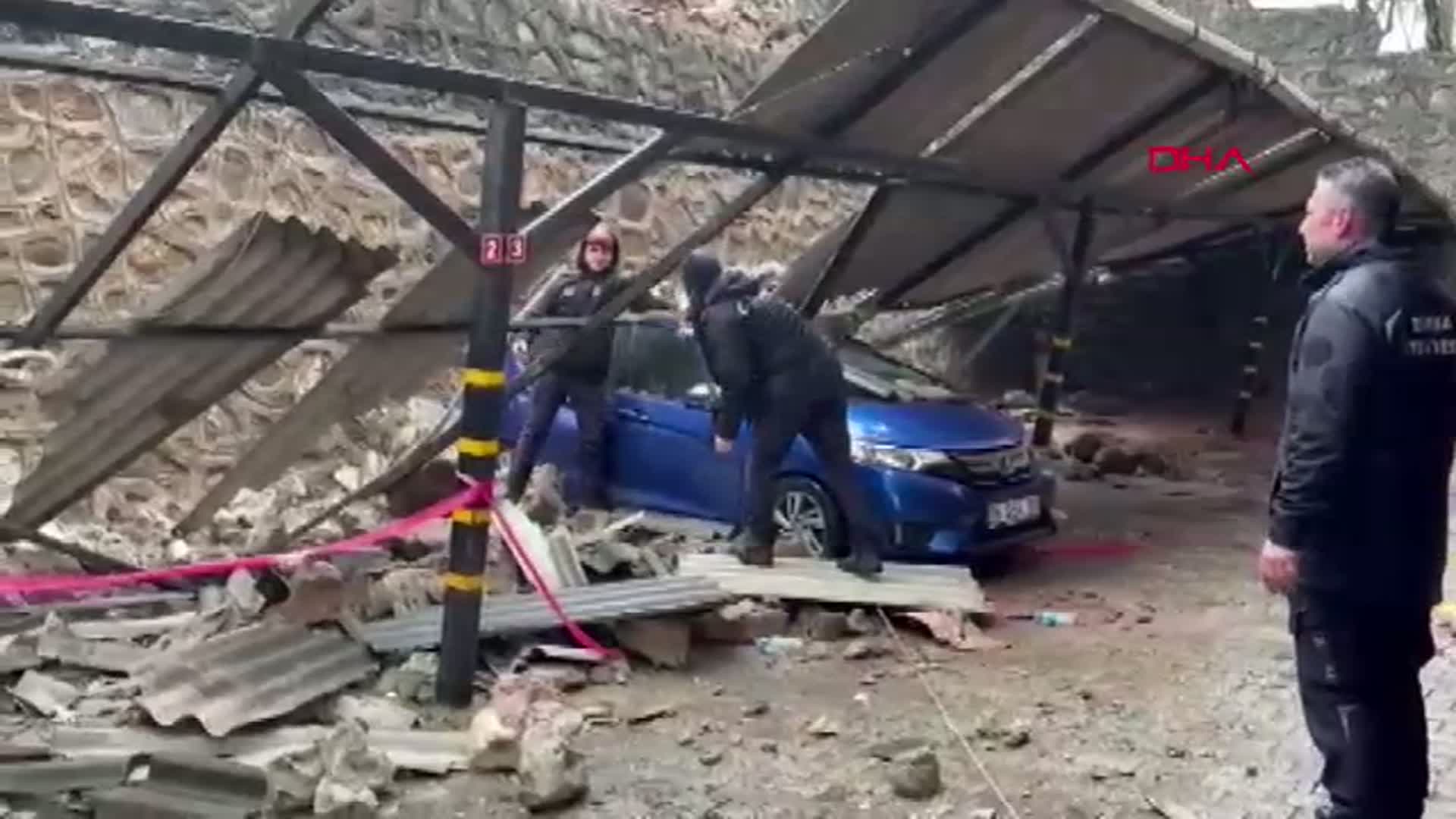 Bursa'da Şiddetli Sağanak ve Fırtına Hayatı Olumsuz Etkiledi