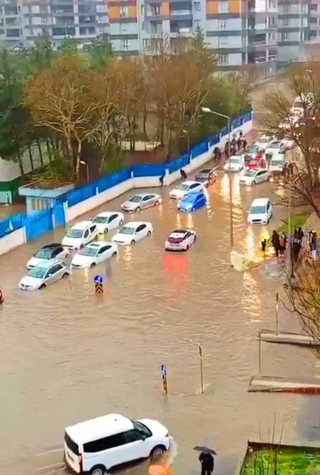 Batman'da Sağanak Yağış Kenti Felç Etti