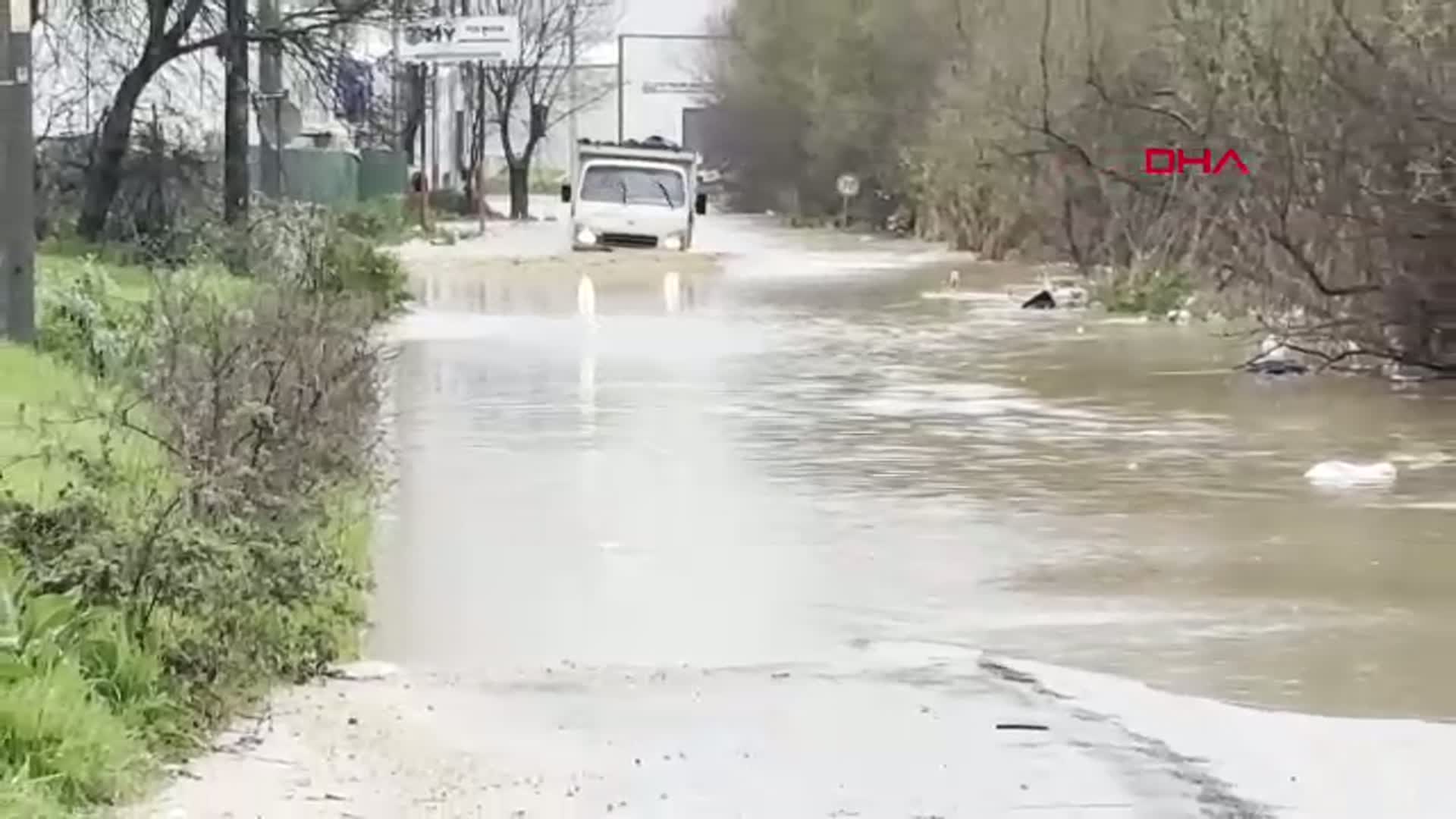 Bursa'da Etkili Sağanak ve Fırtına Felaketi
