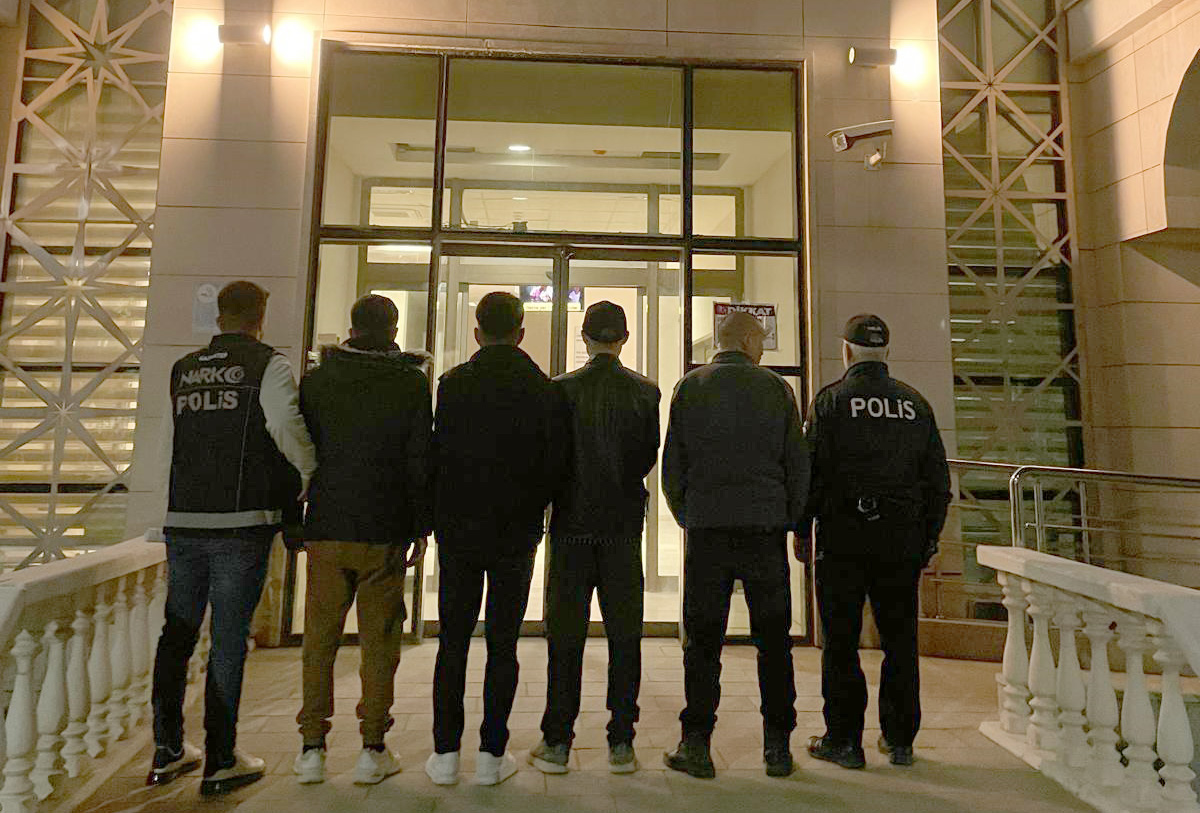 Gaziantep'te Durdurulan Taksiden 4 Kaçak Göçmen Çıktı