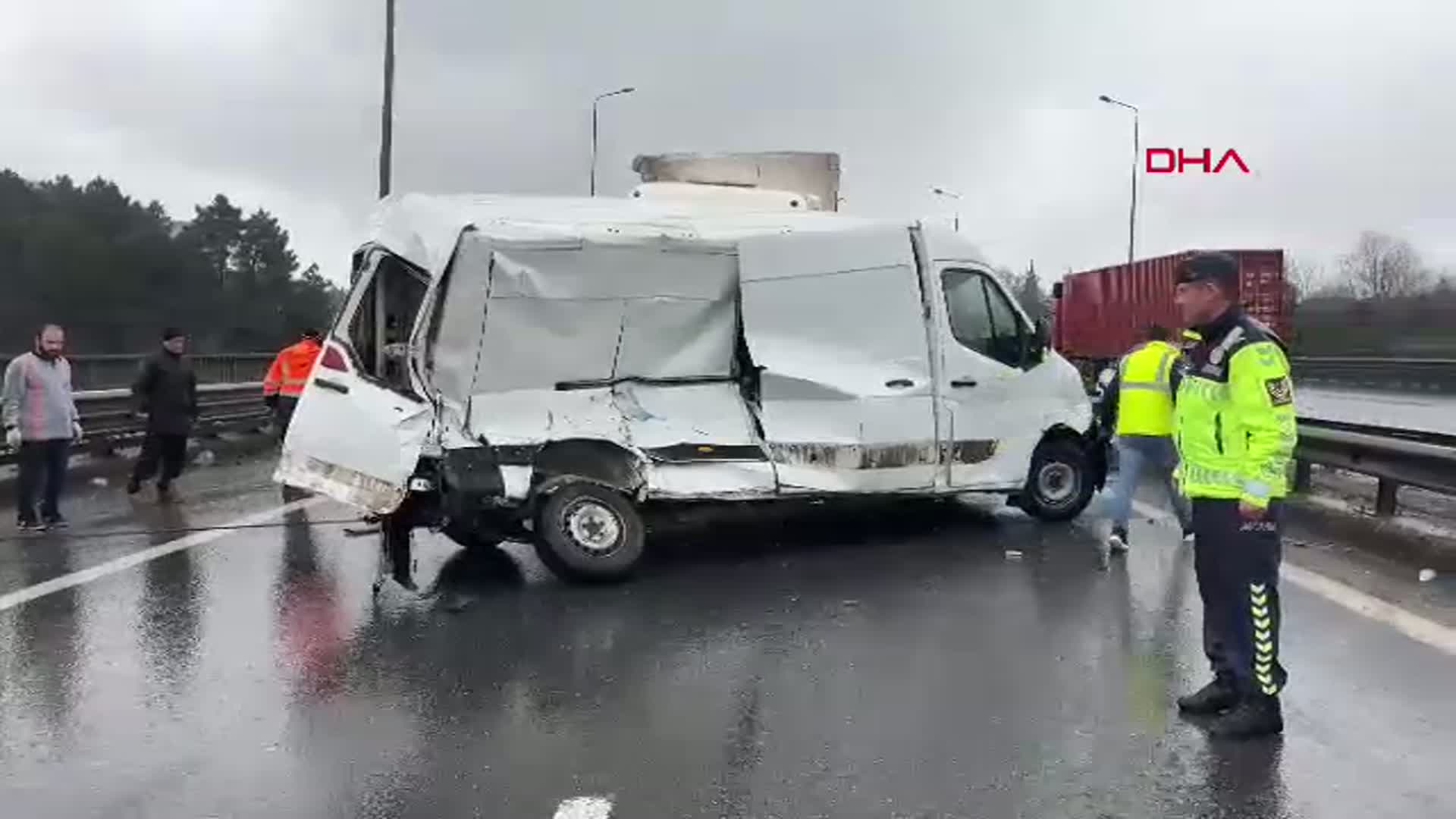 Kocaeli TEM Otoyolu'nda Zincirleme Kaza: 3 Yaralı