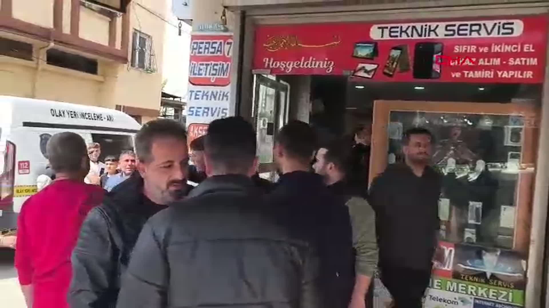 Adana'da Kasklı Şüpheli, Telefon Tamircisini Katletti