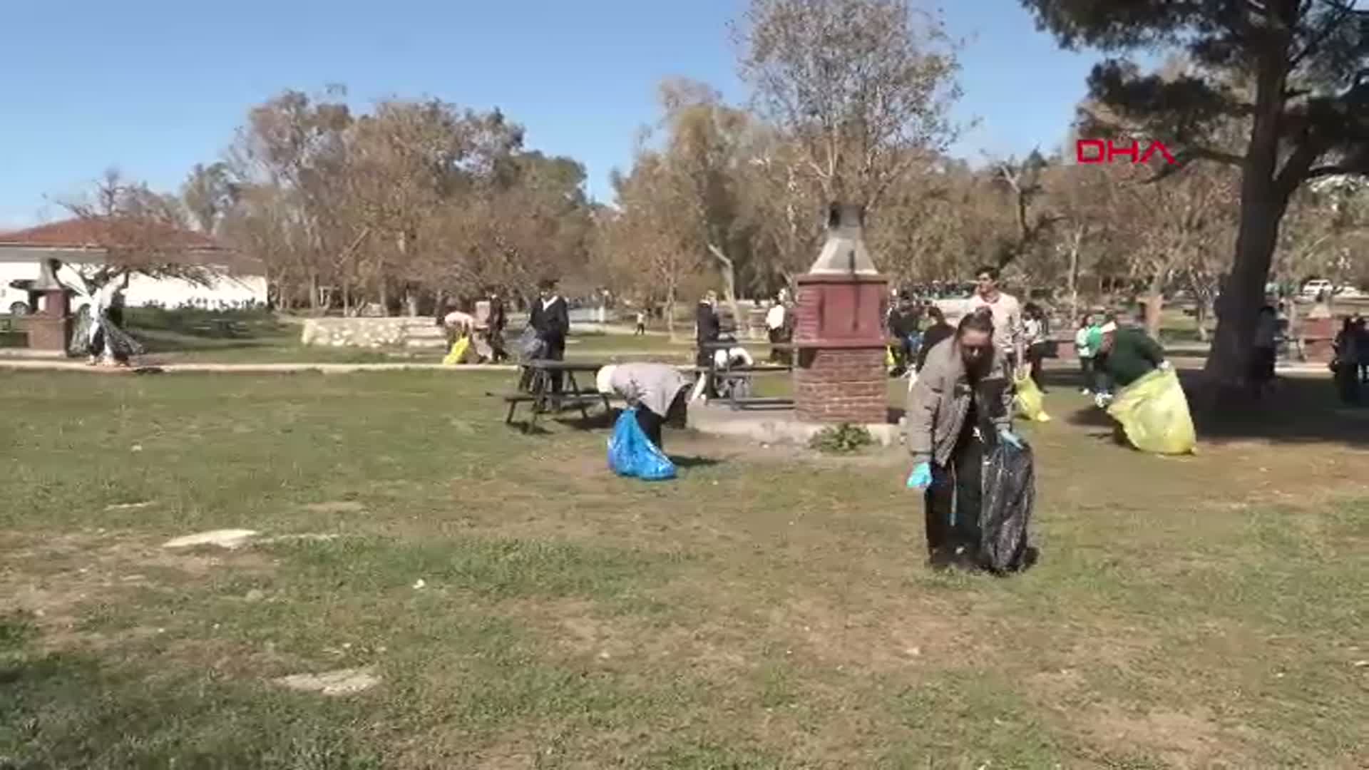 Antalya Lara Sahili'nde Öğrenciler Çevre İçin El Ele
