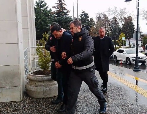 Silivri'de Ehliyet Sınavı Komisyon Üyesine Saldırı: Baba ve Oğul Tutuklandı