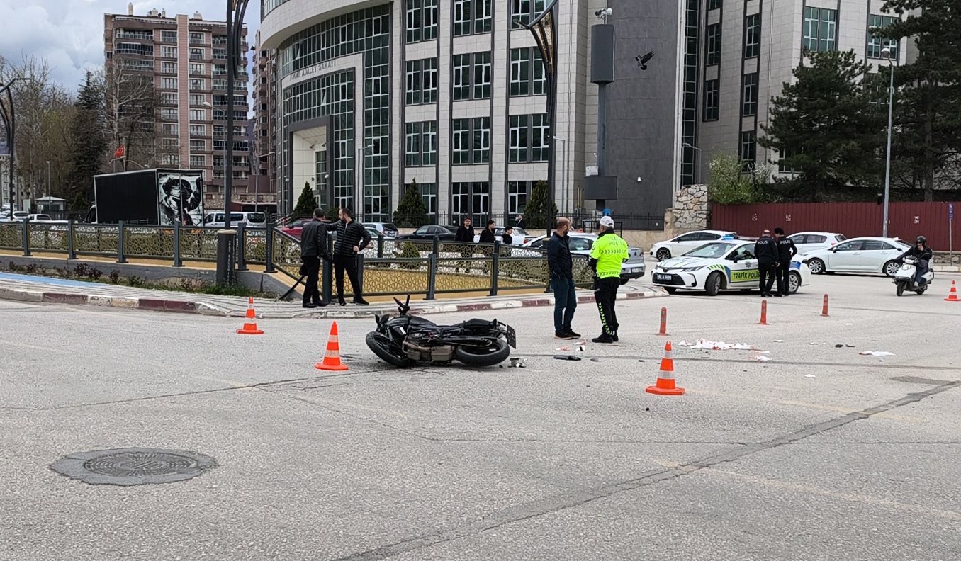 TOKAT'ta Motosiklet ve Otomobil Çarpıştı: 2 Kişi Ağır Yaralandı