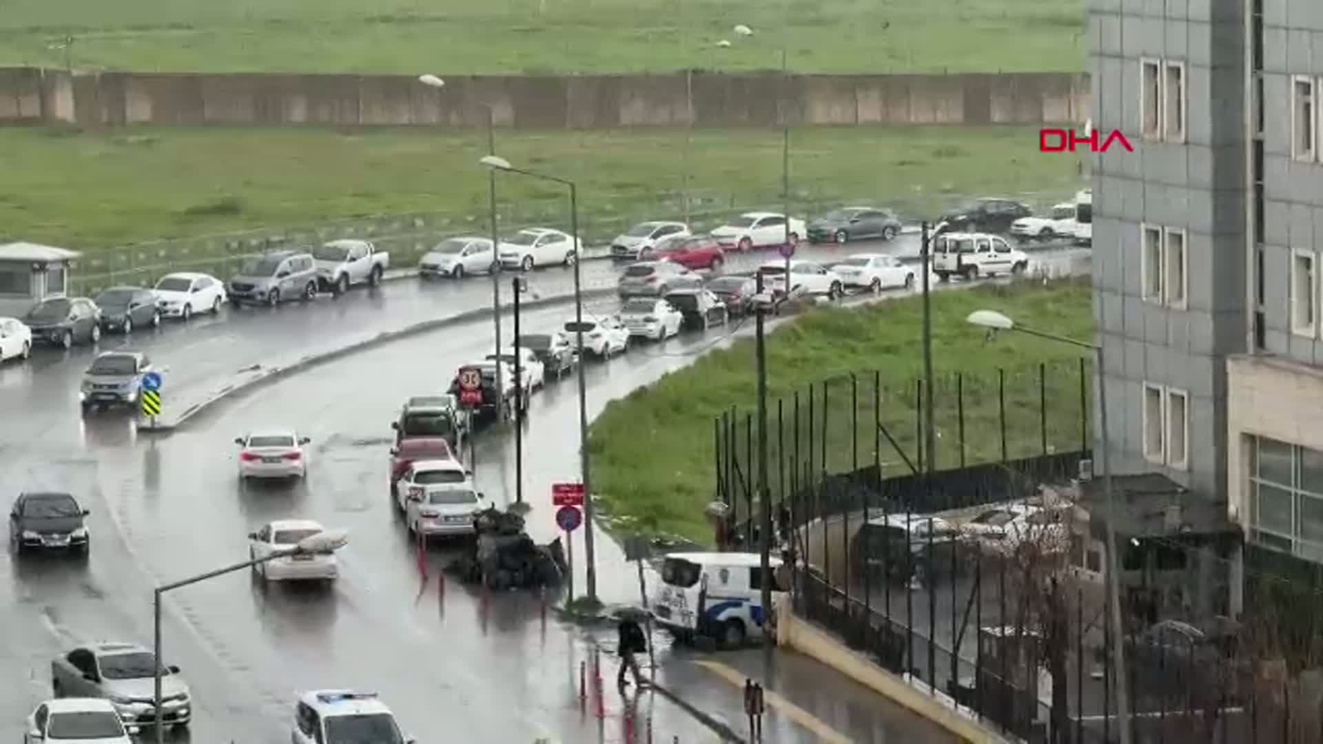 Diyarbakır'da Aniden Bastıran Sağanak ve Dolu Hayatı Olumsuz Etkiledi