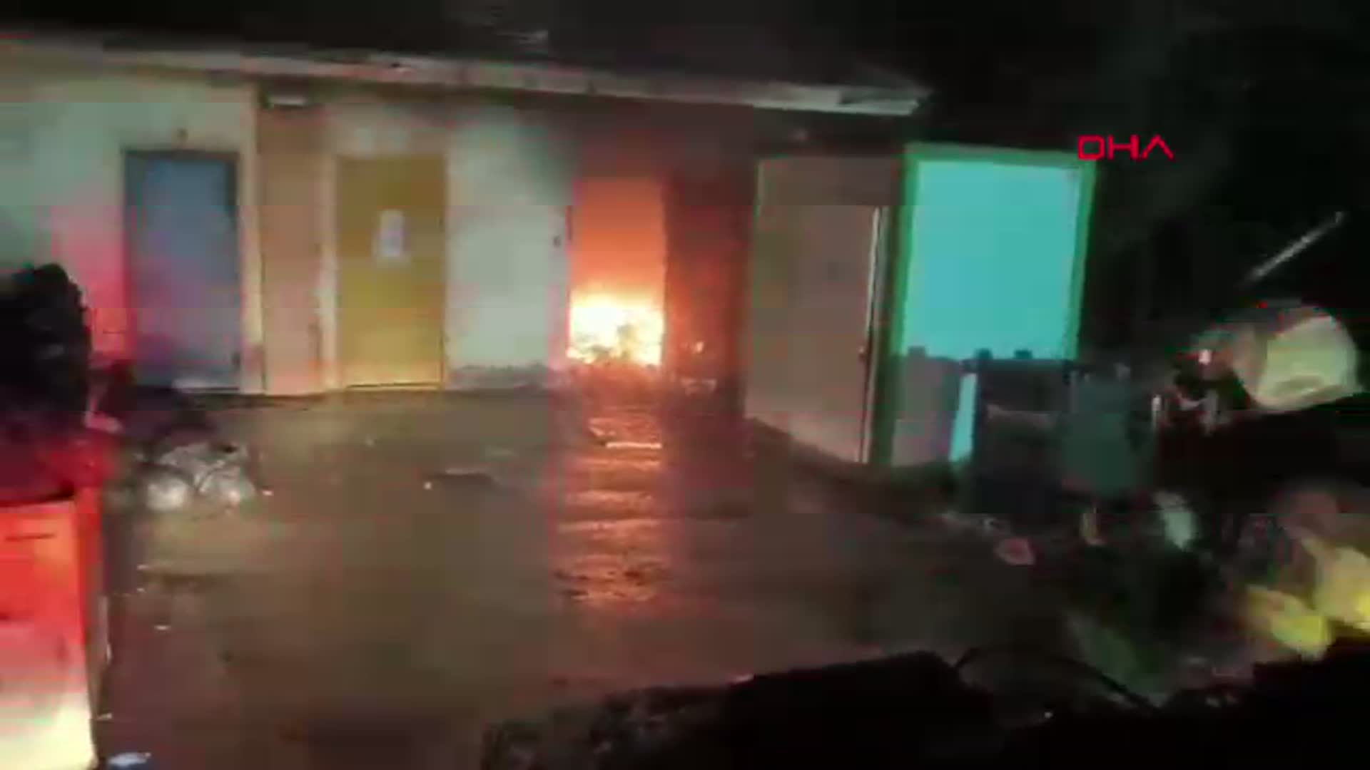 Diyarbakır'da Tıbbi Atık Deposunda Yangın Paniği