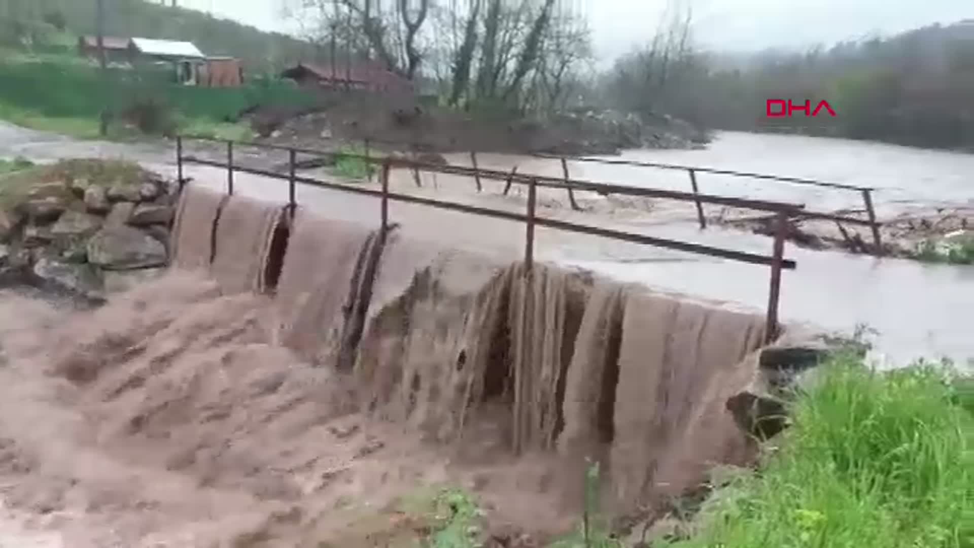 Bursa'da Sağanak Yağış ve Fırtınanın Getirdiği Zorluklar