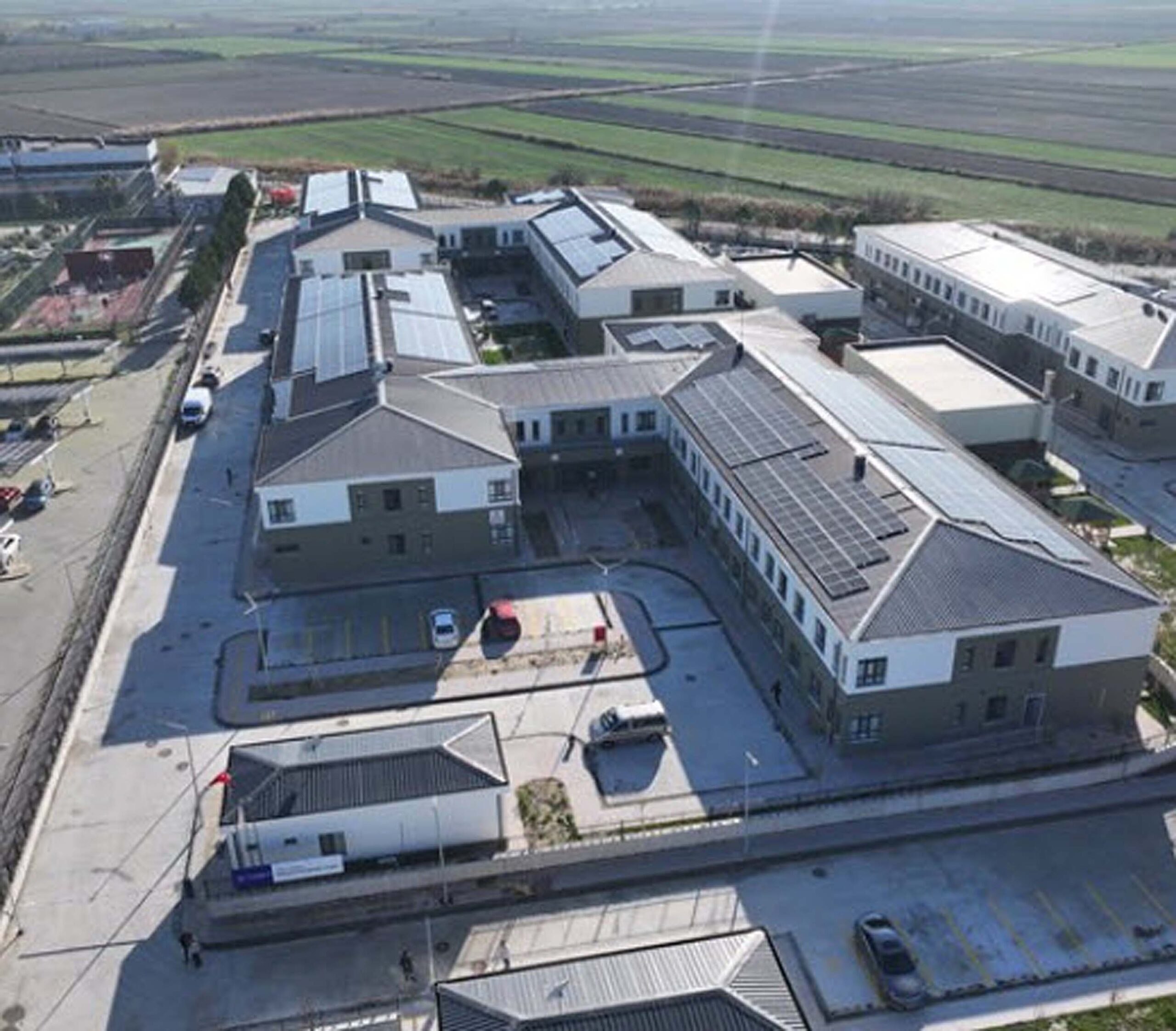 İzmir'de Kız Yurduna Girmeye Çalışan Şüpheli Yakalandı