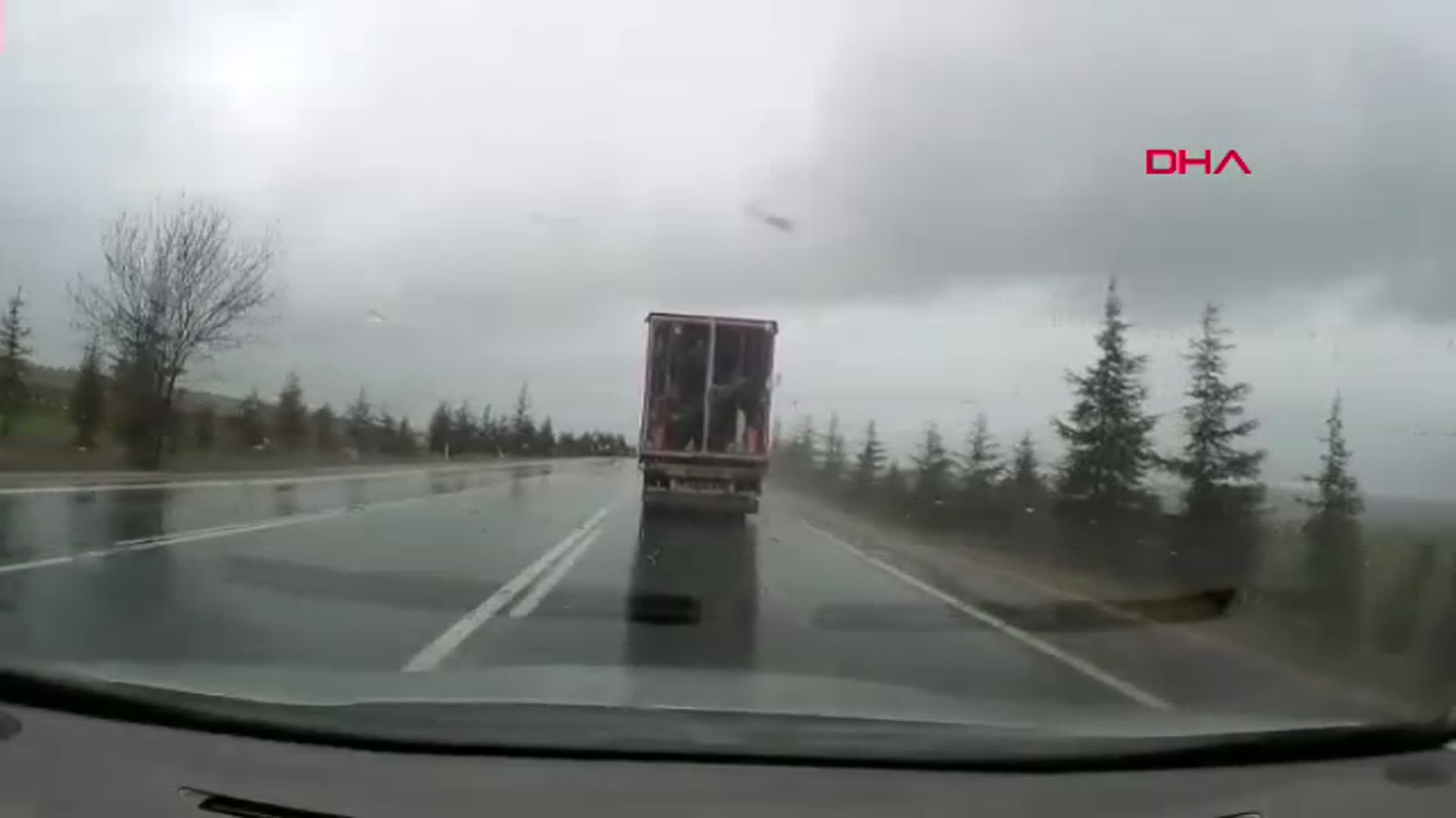 Eskişehir'de TIR'ın Otomobile Çarpması Sonucu 1 Ölü, 2 Yaralı