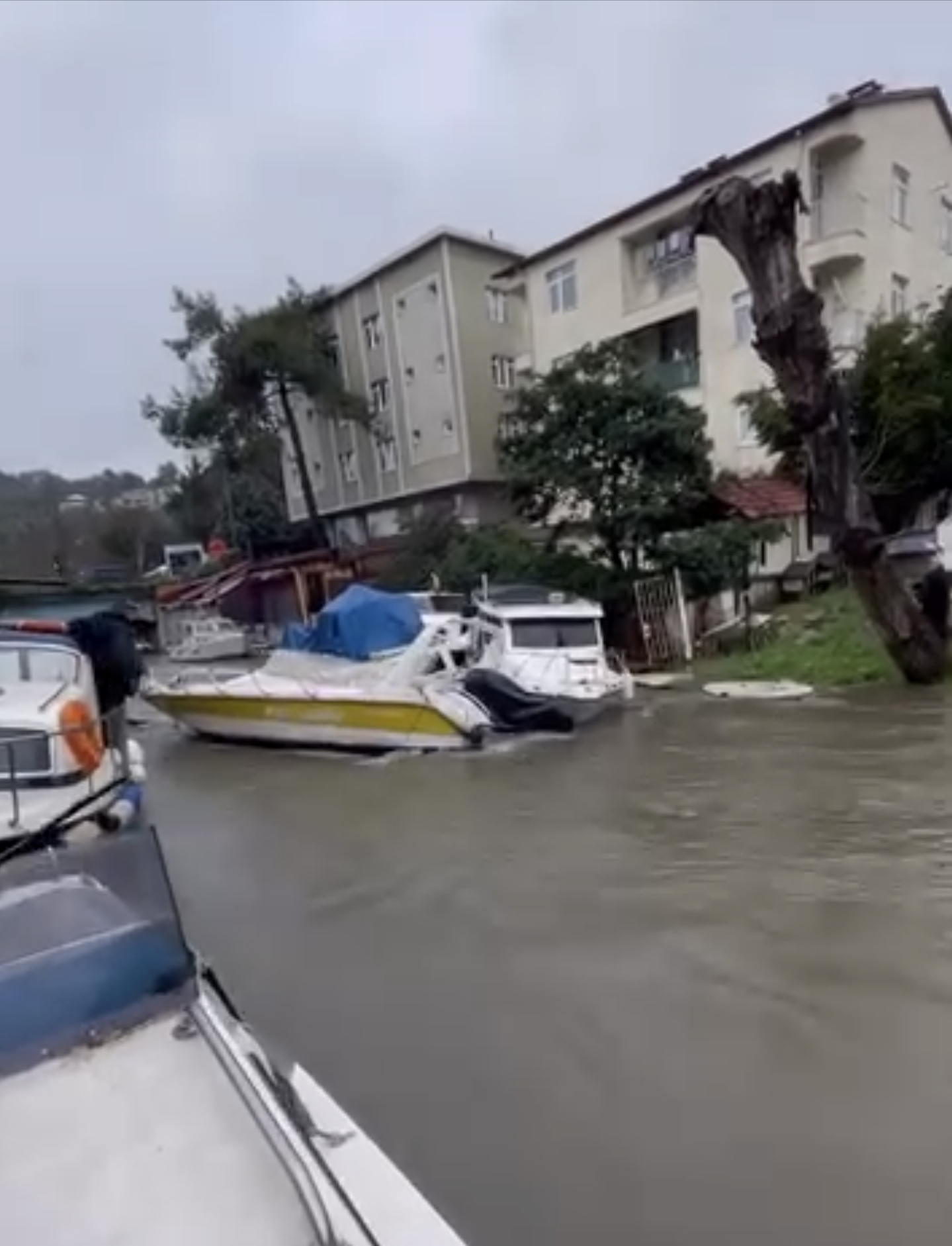 Beykoz'da Şiddetli Yağış Hayatı Olumsuz Etkiledi