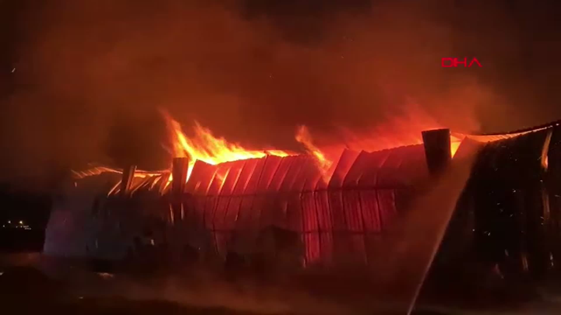 Osmaniye'de Kağıt Fabrikasında Yangın Çıktı