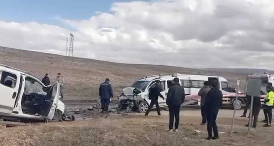 Malatya'da Kafa Kafaya Çarpışma: 2'si Ağır 4 Yaralı