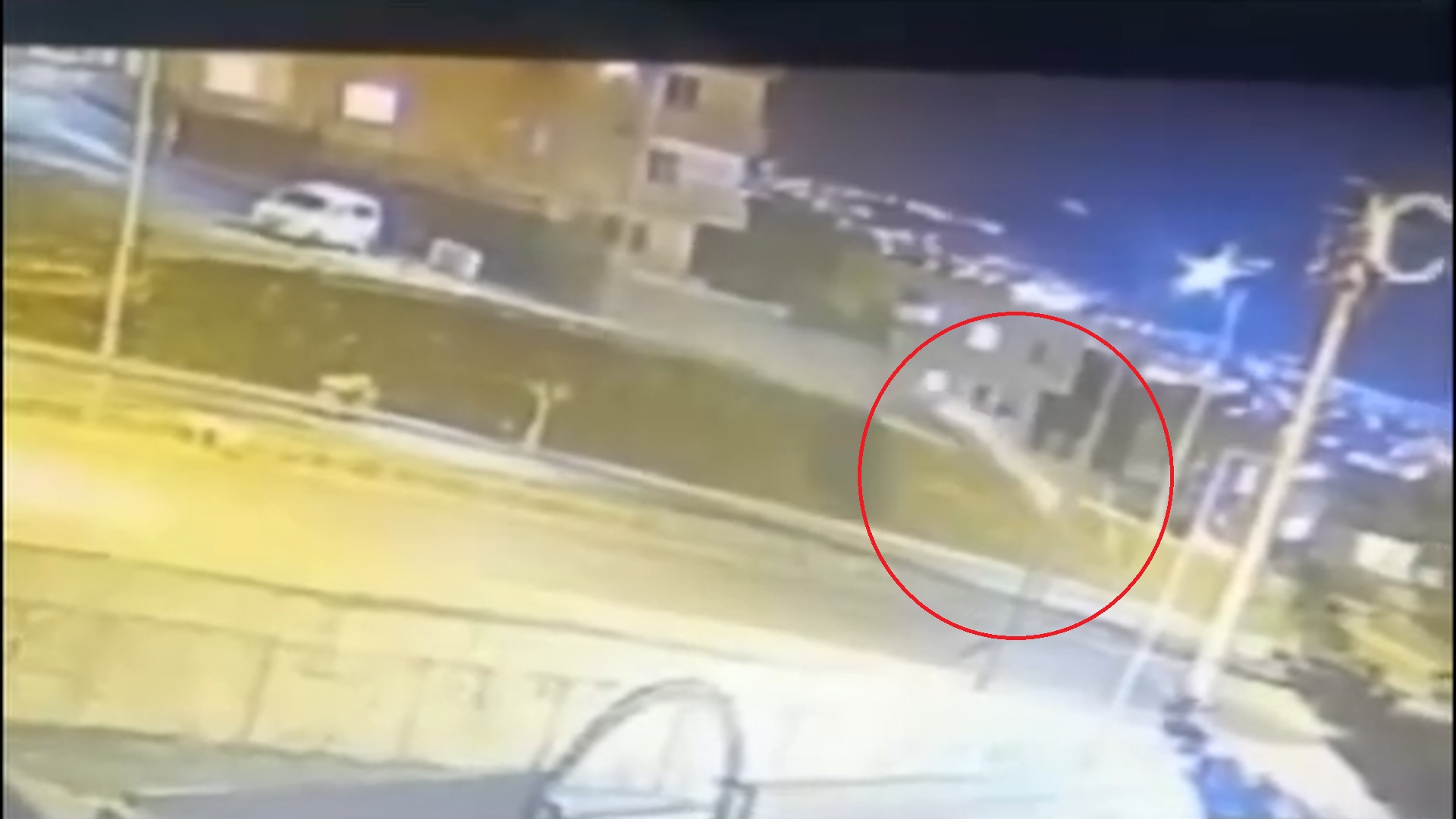 Cizre'de kontrolden çıkan otomobil 3 metreden alt yola düştü: 3 yaralı