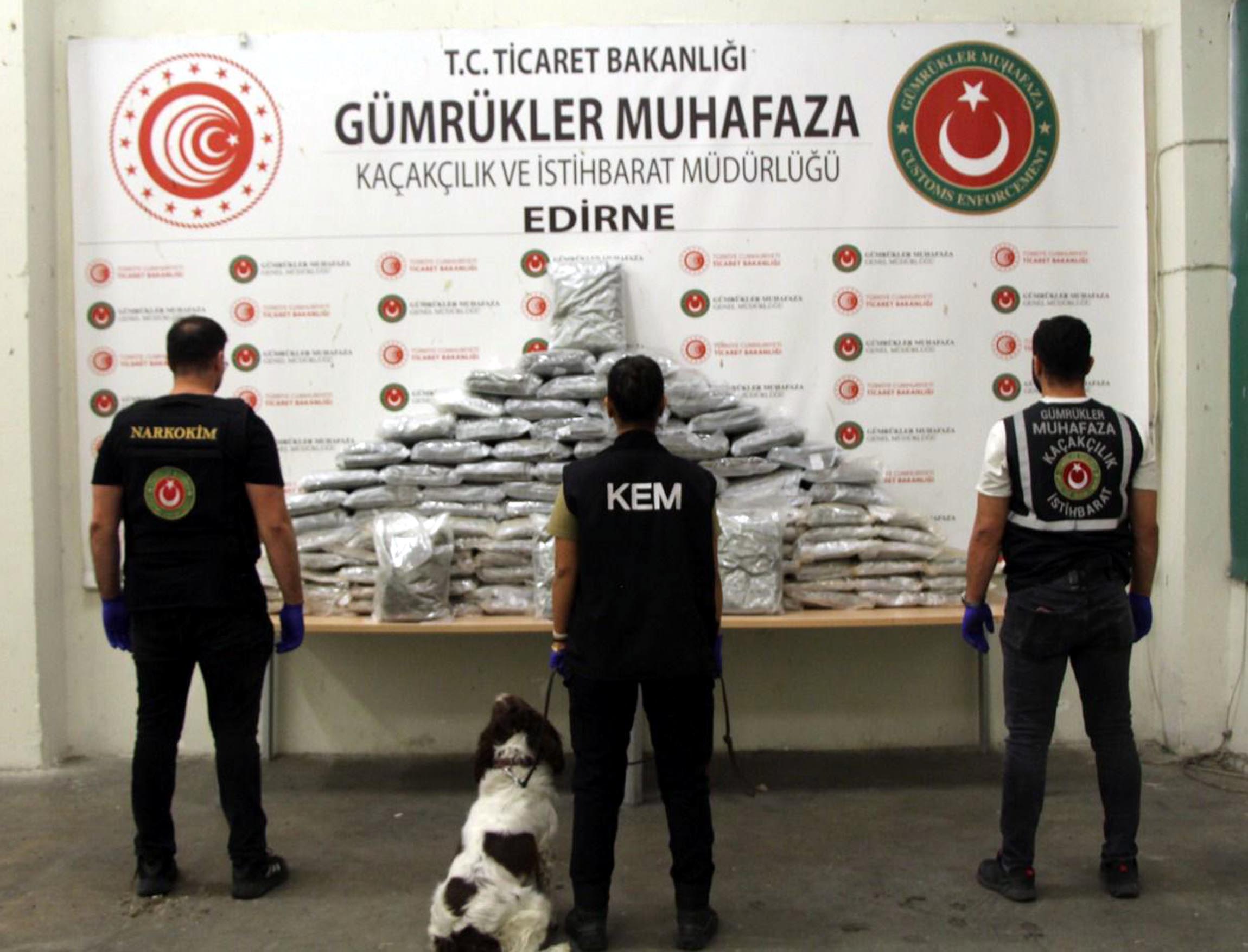 Kapıkule Sınır Kapısı'nda 60 Kilo Esrar Ele Geçirildi: 5 Kişi Gözaltında