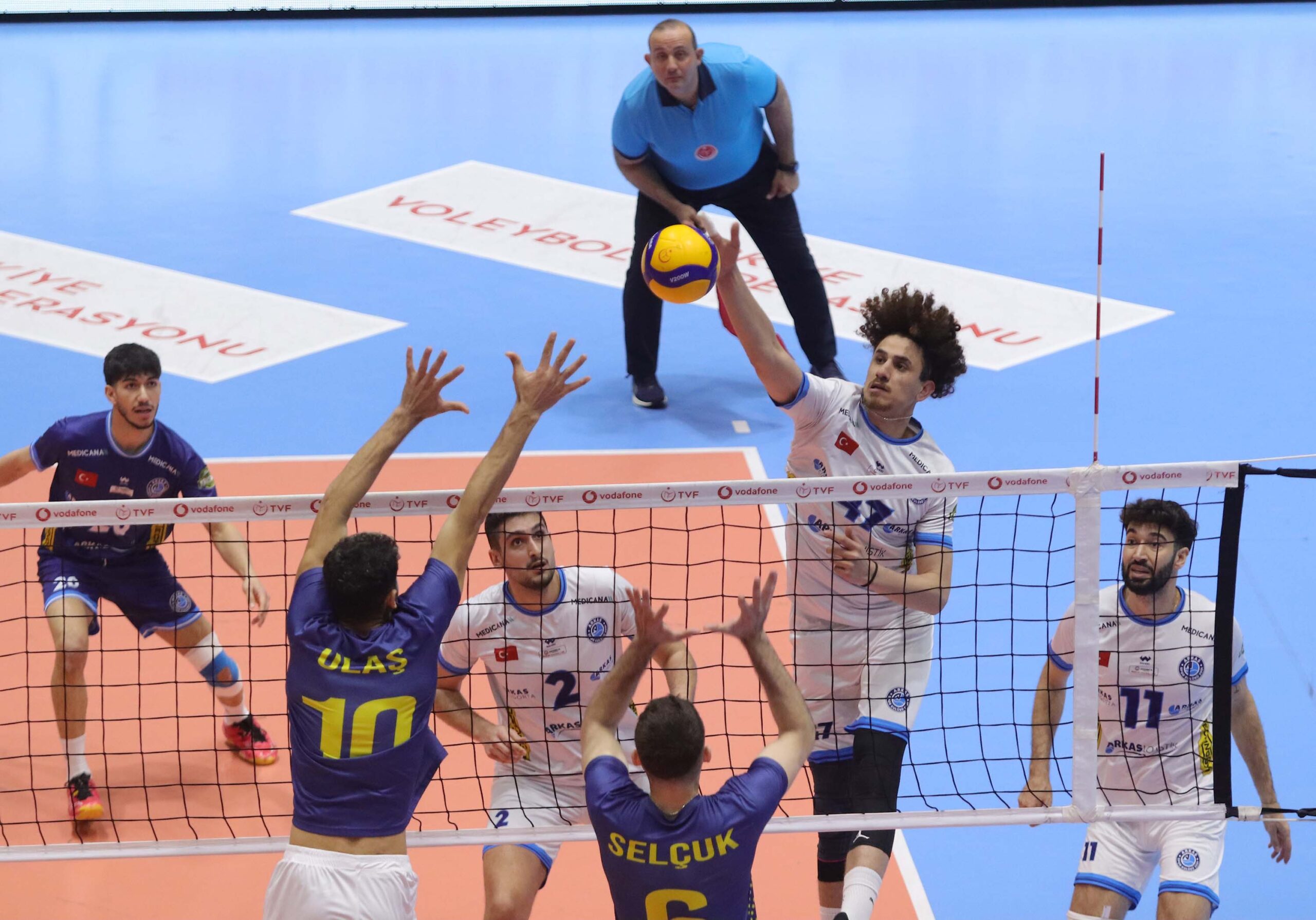 Arkas Spor, Yarı Finalde Kocaeli Büyükşehir ile Kapışıyor