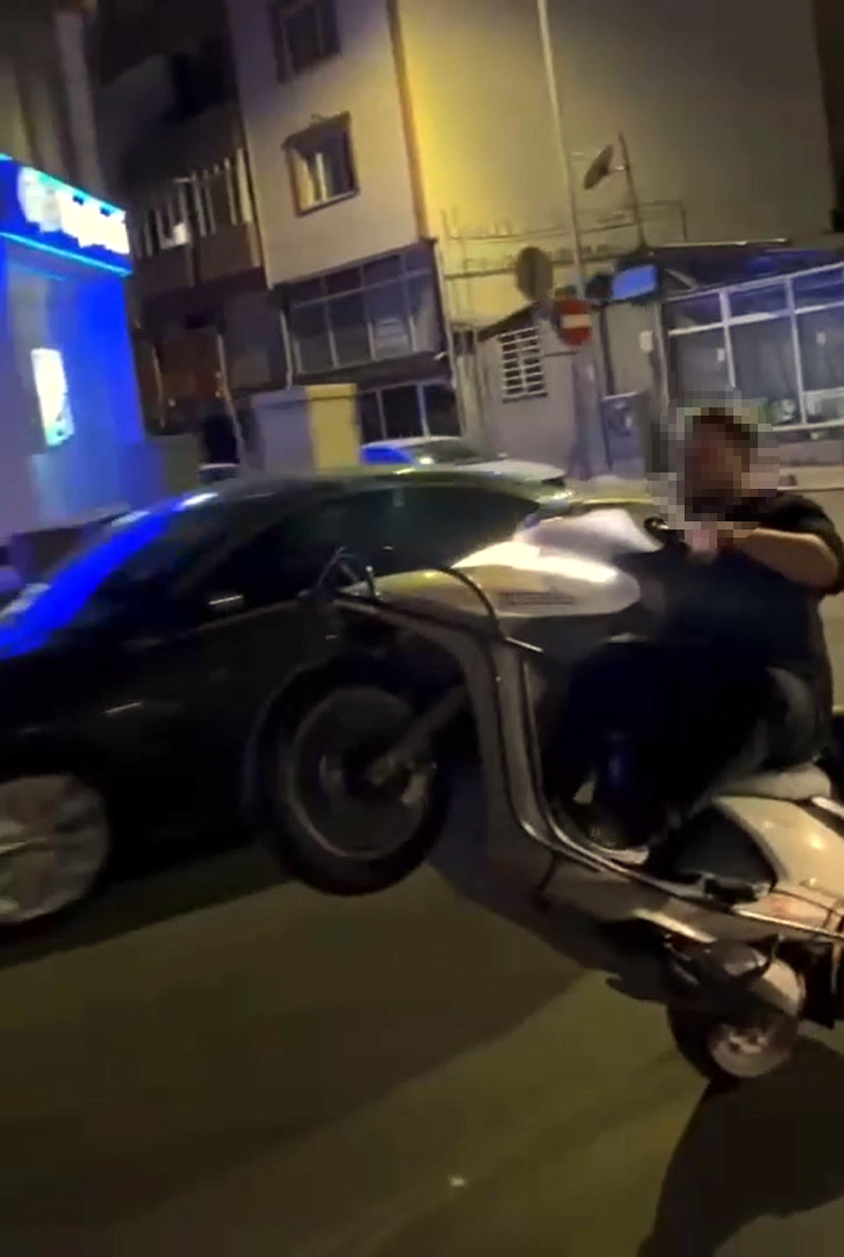 Tek Teker Tehlikesi: Motosiklet Sürücüsü Kameralara Yansıdı