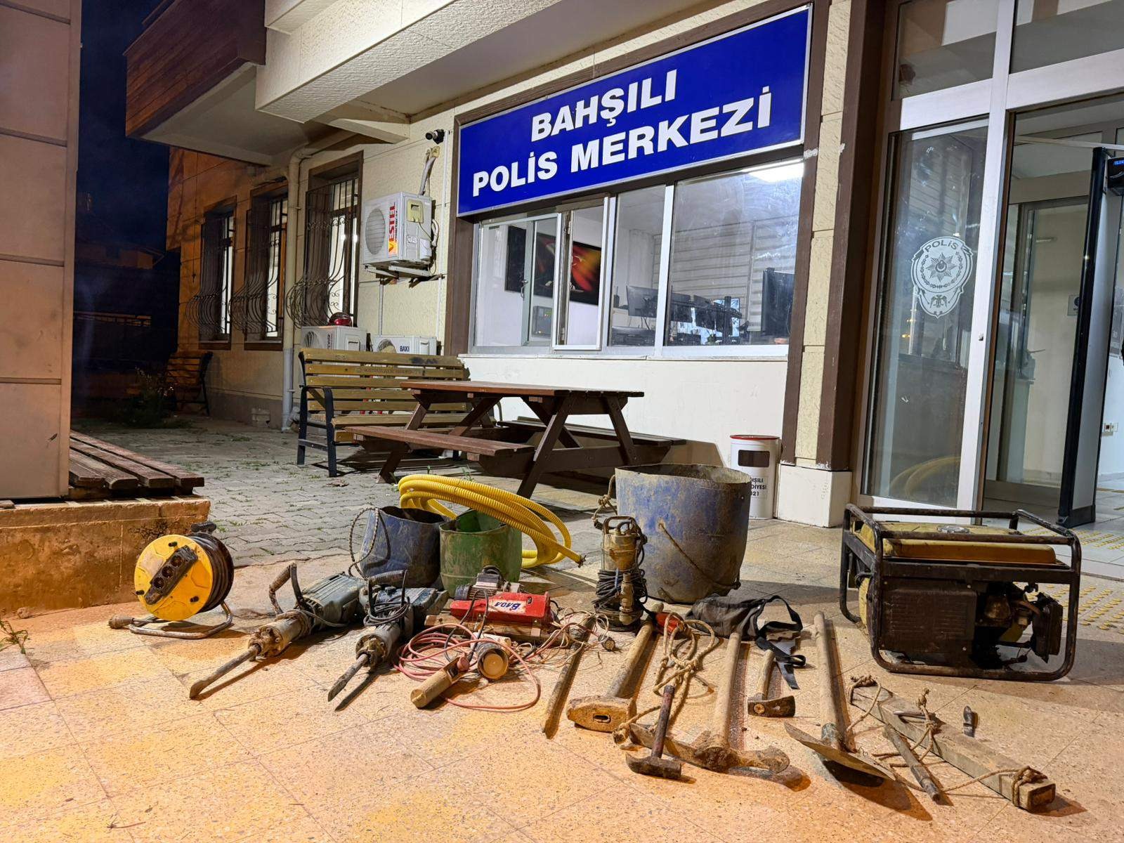 Kırıkkale'de Define Arayan 4 Şüpheli Suçüstü Yakalandı