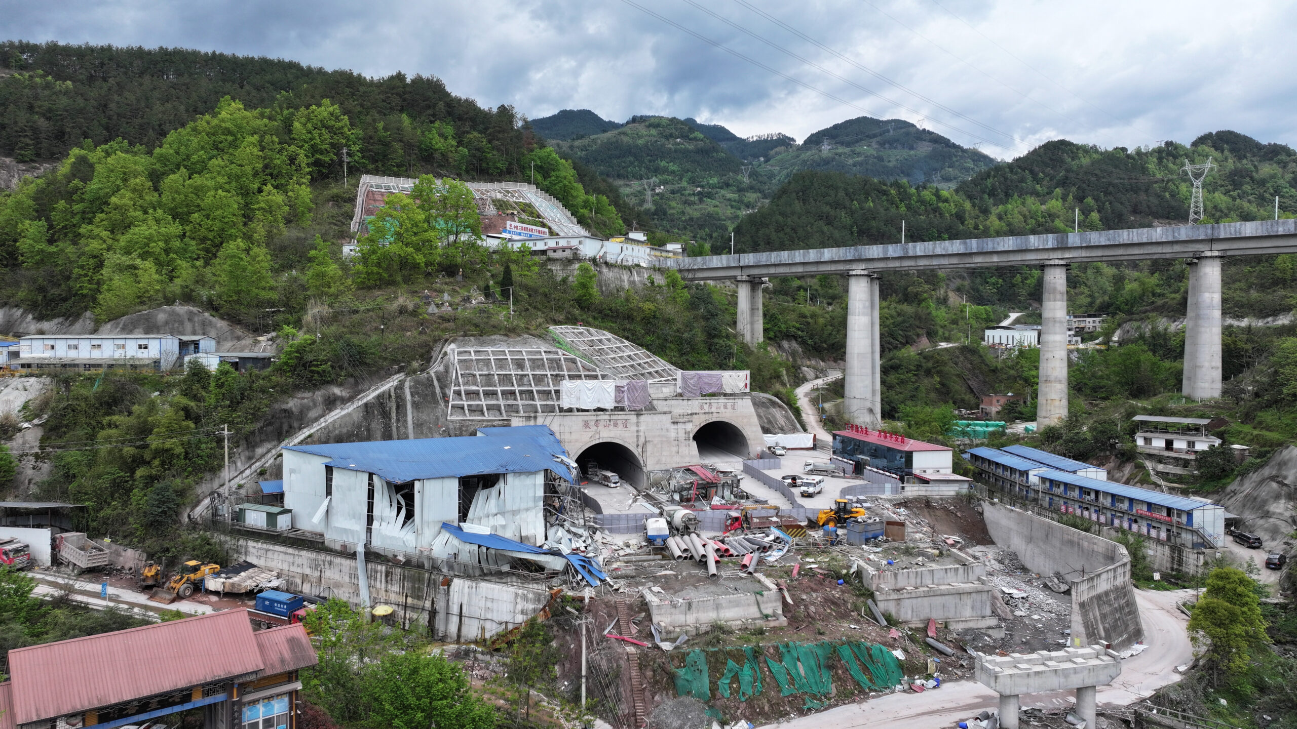 Çin’de Otoyol Tünelinde Patlama: 4 Kişi Hayatını Kaybetti