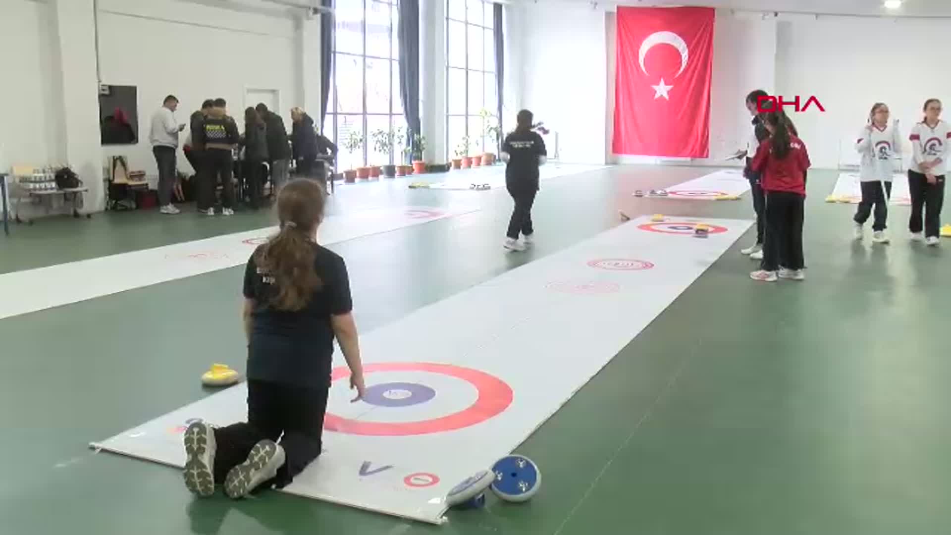 Ankara'da Ortaokul Öğrencilerinin Floor Curling Başarısı: Spora Erişim Zorluğuna Rağmen