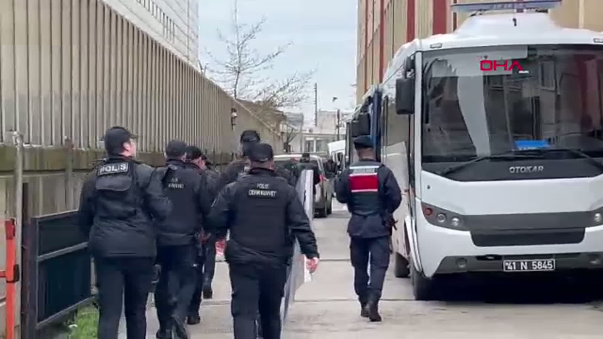 Kocaeli'de Eğlence Mekanına Silahlı Saldırı: 9 Şüpheli Adliyeye Sevk Edildi
