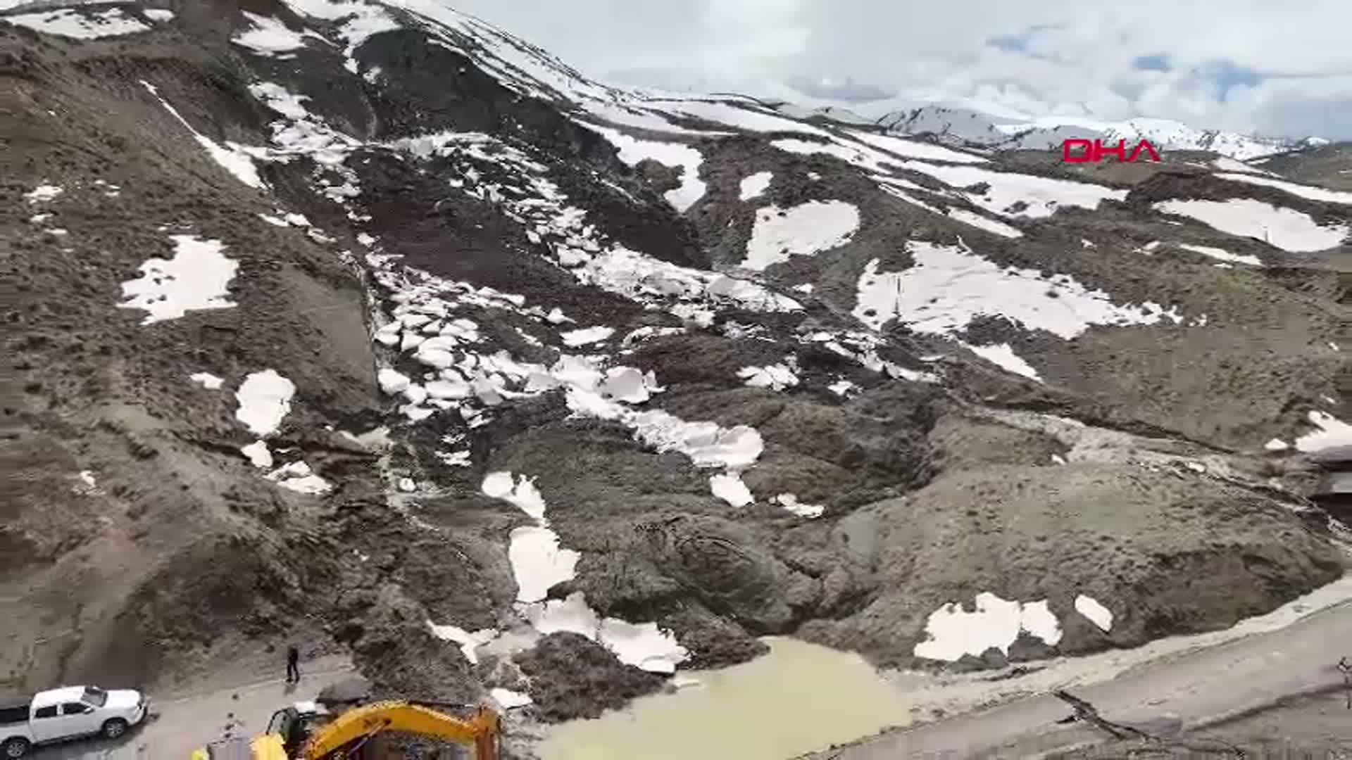 Bingöl'de Sağanak Yağış sonrası Yolesen Grup Yolunda Çökme