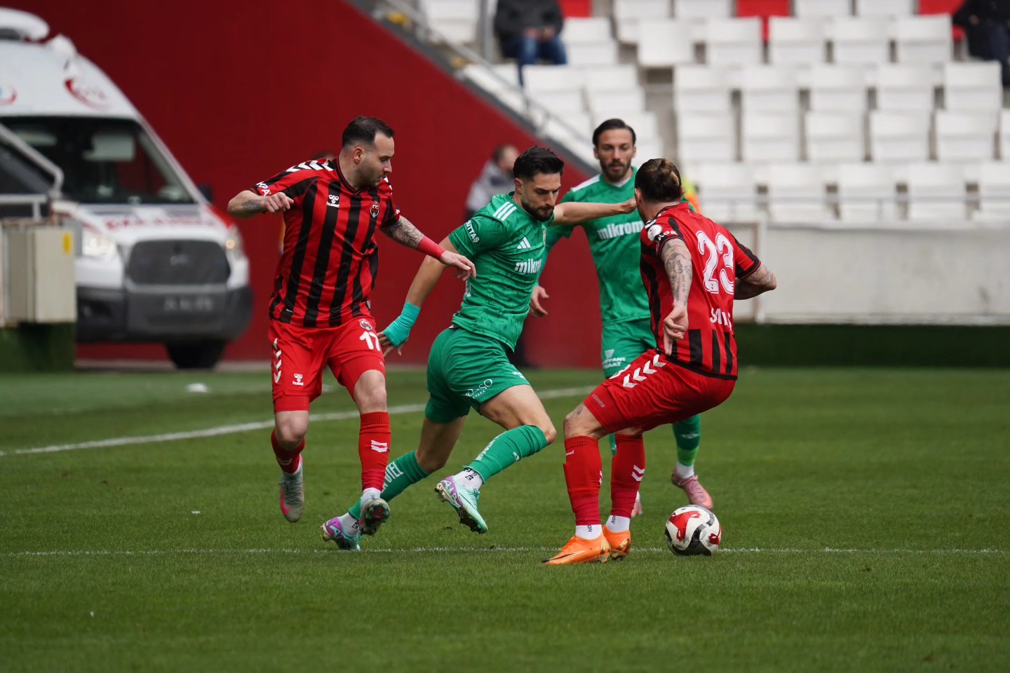 Muğlaspor Zirve Yarışında Tökezledi: Beraberlikler Şampiyonluk İştahını Kırdı