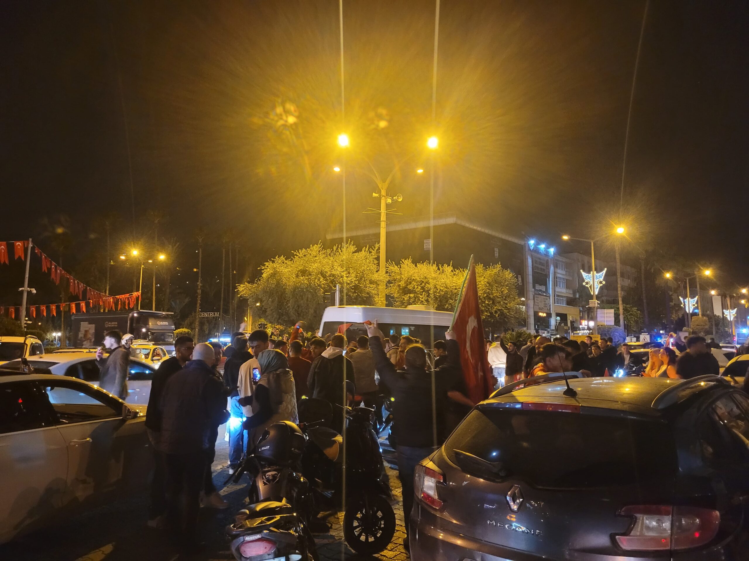 Antalya'da Dünya Kupası Coşkusu Sürüyor