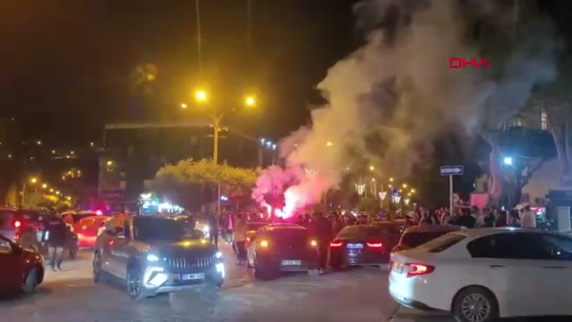 Antalya'da Dünya Kupası Sevinci Sokakları Şenlendirdi