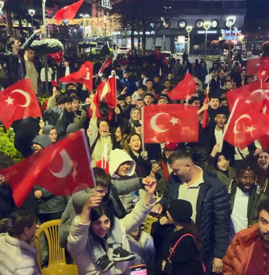 Trabzon'da Dünya Kupası Coşkusu: ‘Bizim Çocuklar’ Horon ve Kolbastı ile Kutlandı