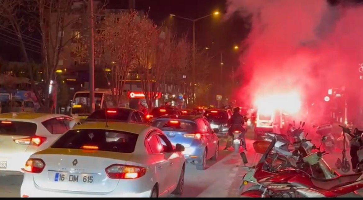 A Milli Takım'ın Dünya Kupası Sevinci Bursa'da Coşkuyla Kutlandı