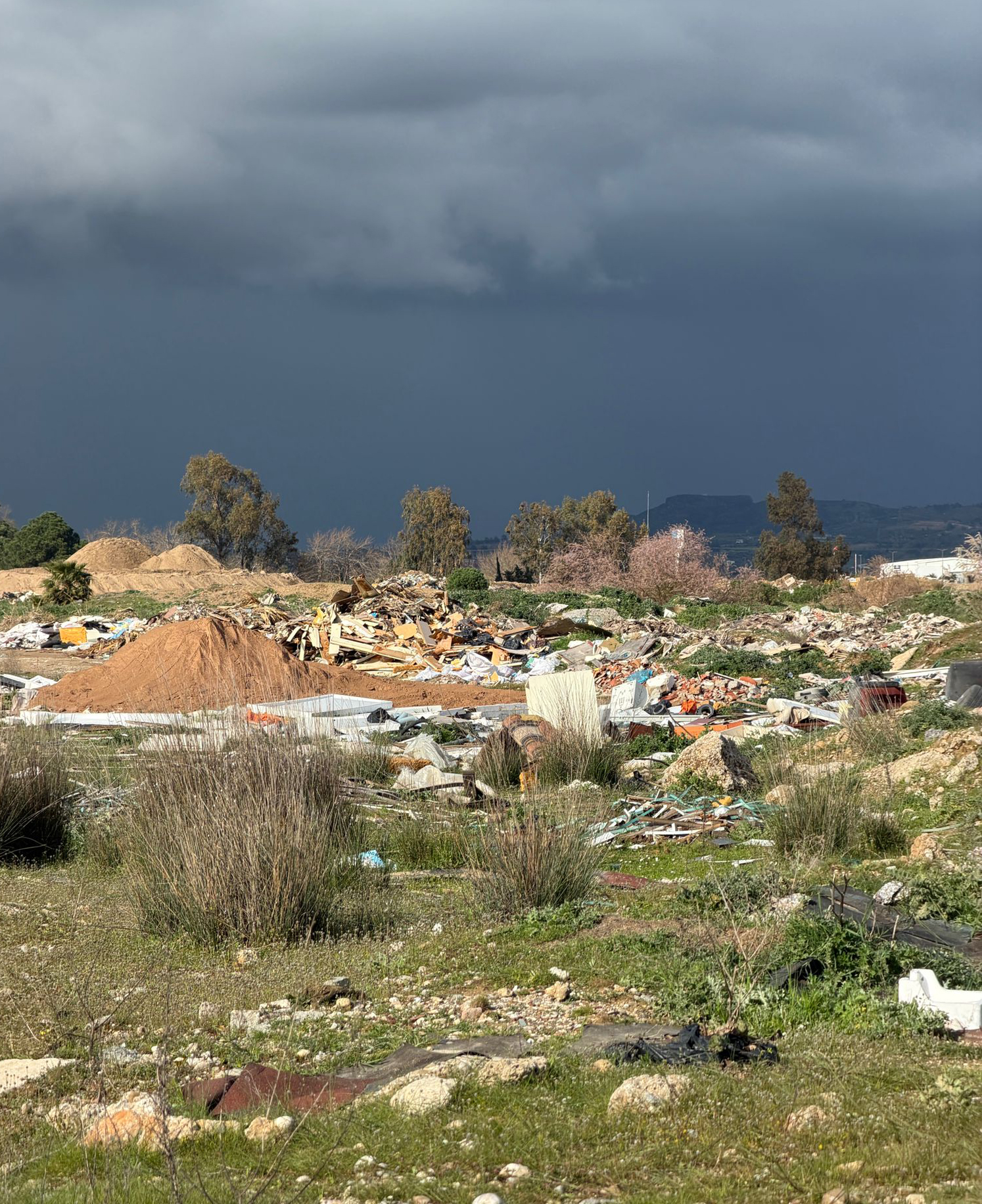 Antalya'daki Kuş Cenneti Çöplüğe Dönüşüyor