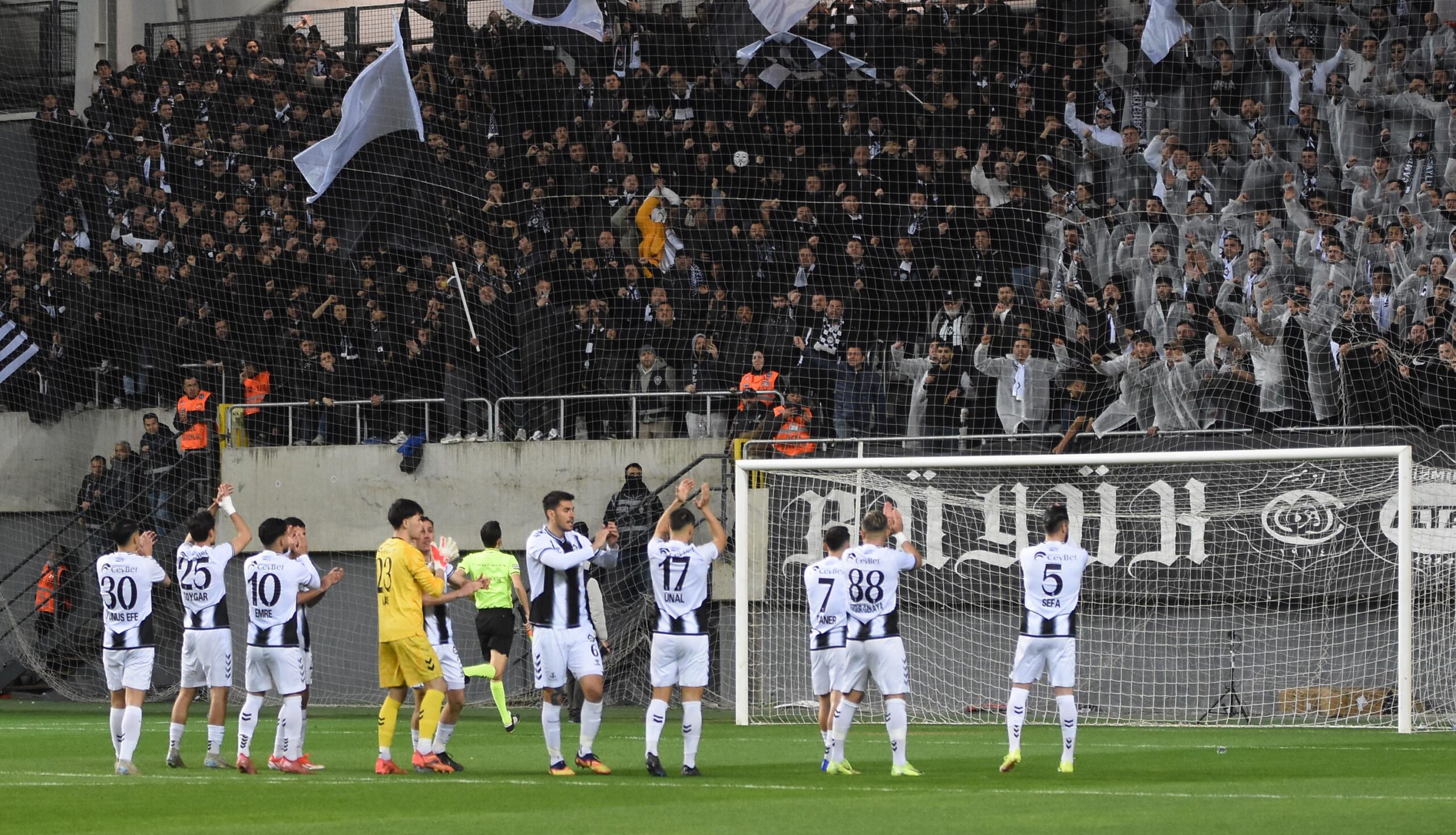 Altay'da Kritik Müsabaka Öncesi Tribün Harekatı