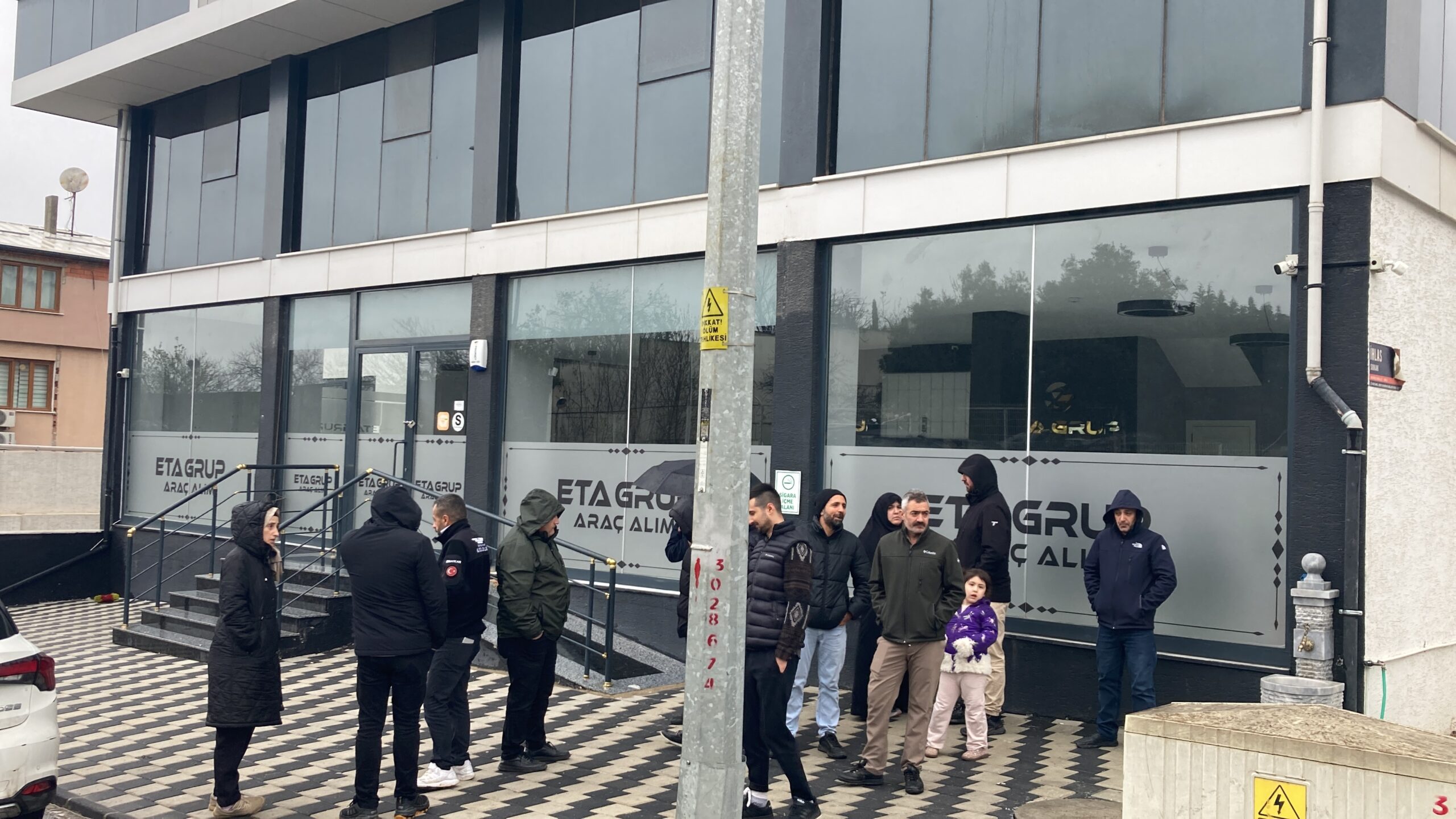 Darıca'da Oto Galerisi Sahibi Yurt Dışına Kaçtı iddiası