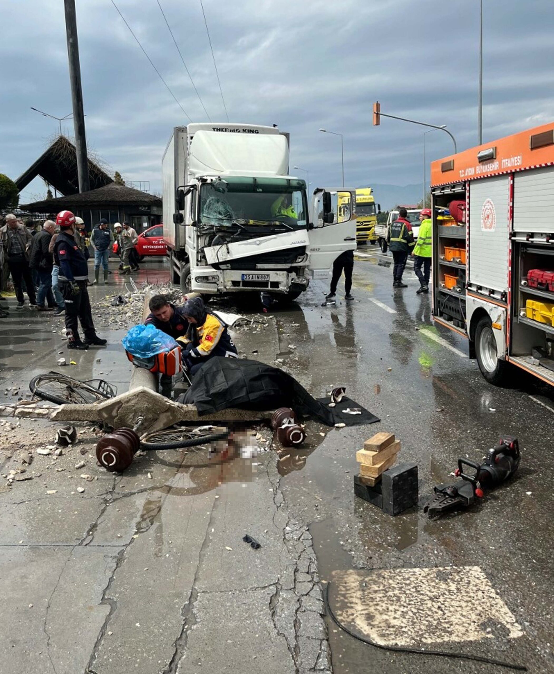 Kırmızı Işık İhlali Sonucu Feci Kaza: Bisikletli Yaşamını Yitirdi