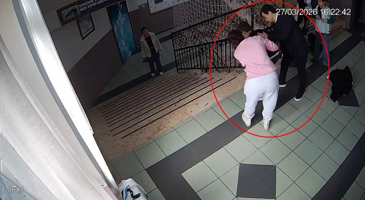 Okul Müdürü, Nefes Borusuna Şeker Kaçan Öğrenciyi Kurtardı