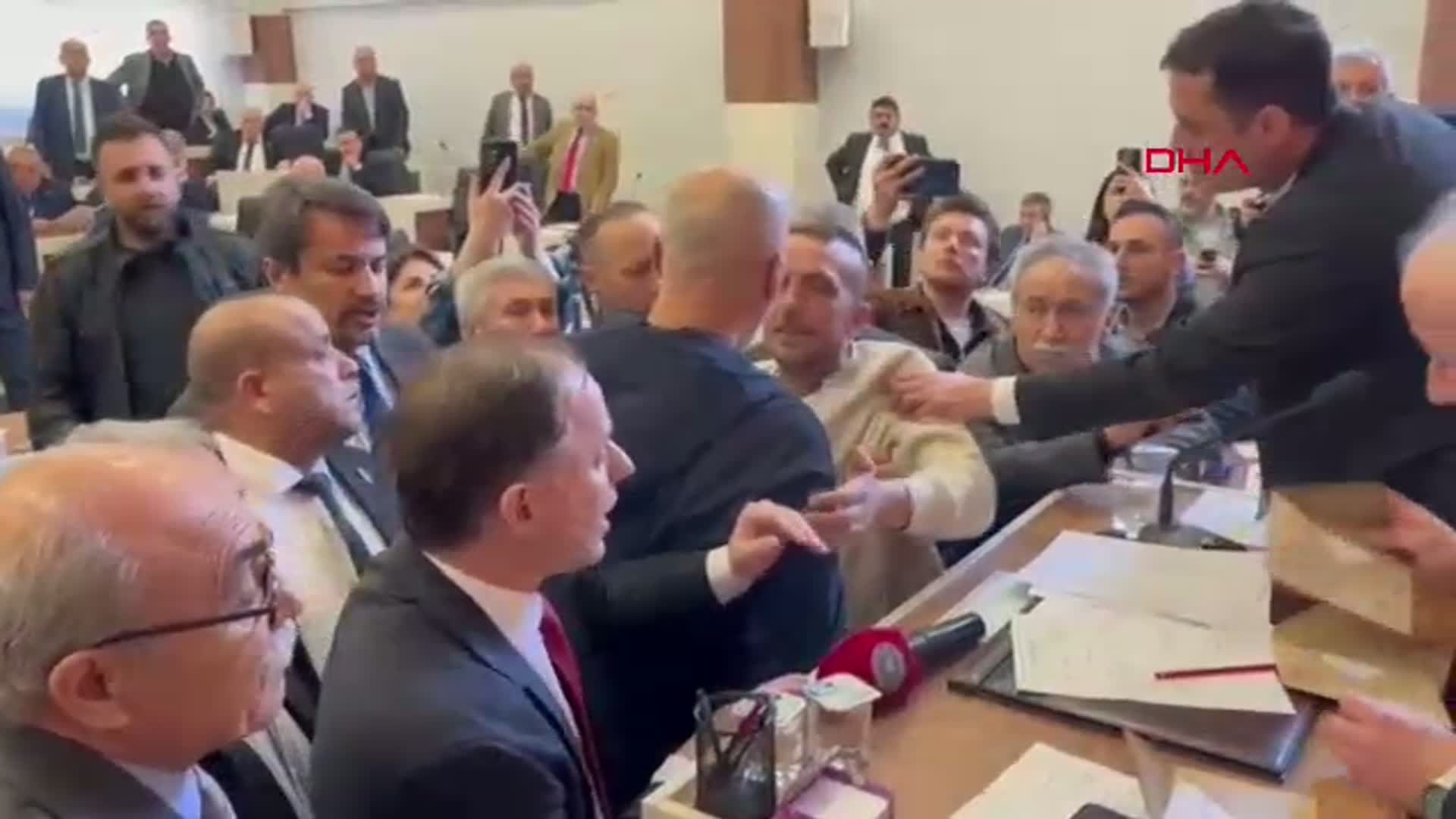 Zonguldak İl Genel Meclisi'nde Başkanlık Seçimi Gergin Geçti
