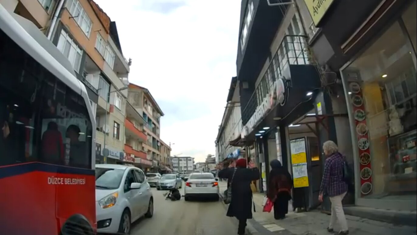 Düzce'de Yayaya Çarpan Sürücüler Kaçtı
