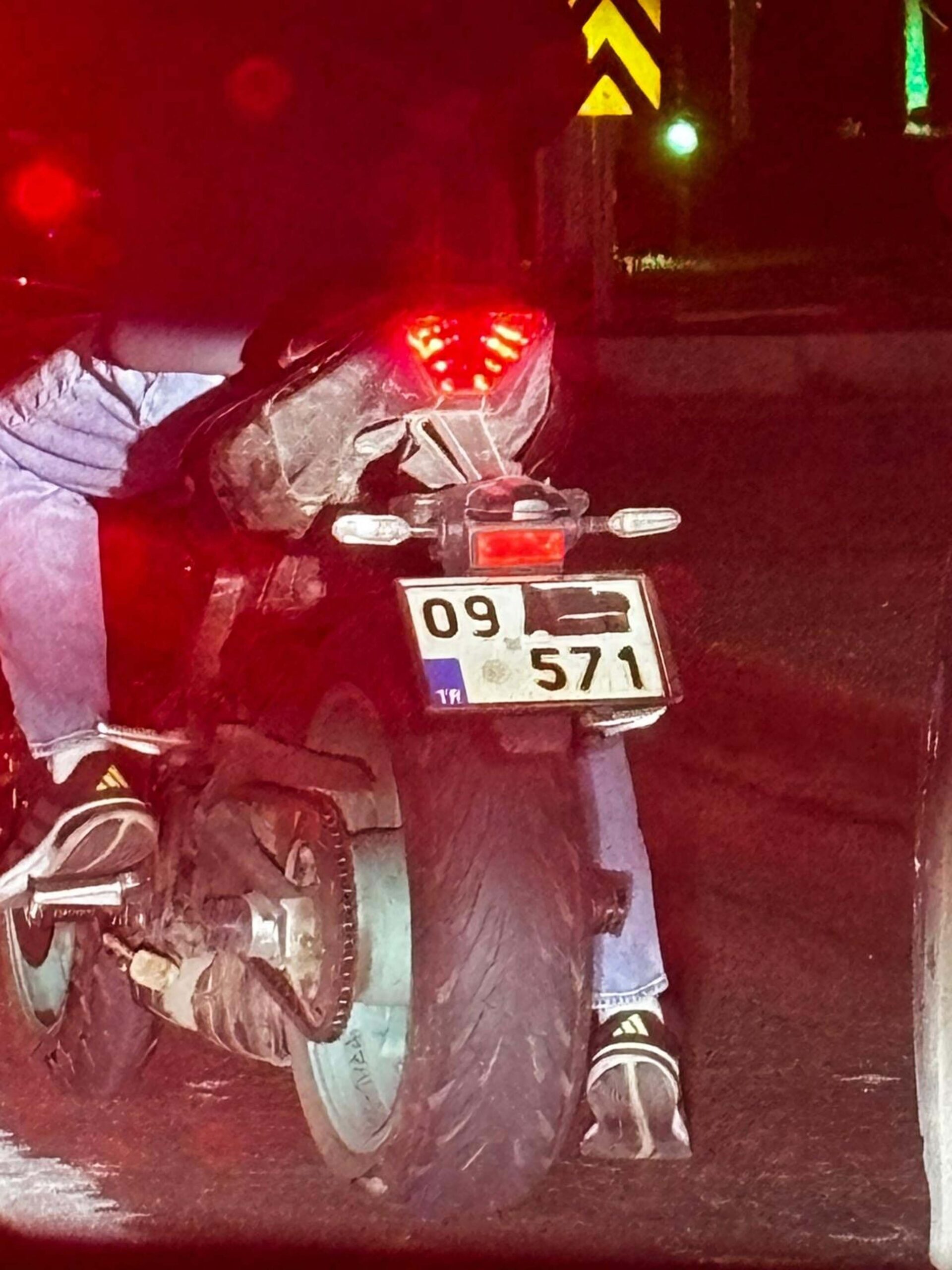 Motosiklet sürücüsüne plakasını gizlemekten 770 bin TL ceza